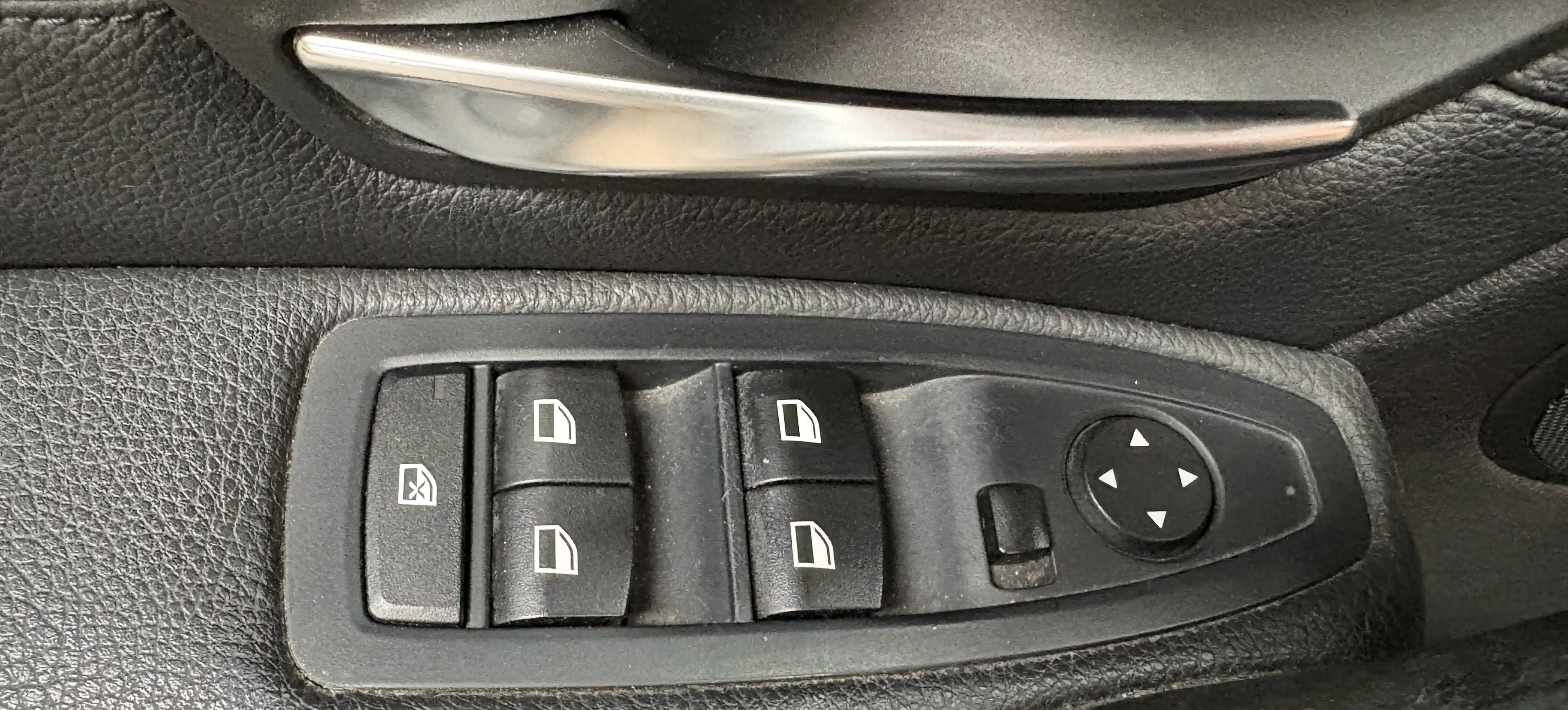 BMW 316 iA / AUTO / CUIR / NAVI / GARANTIE 12 MOIS — photo 9