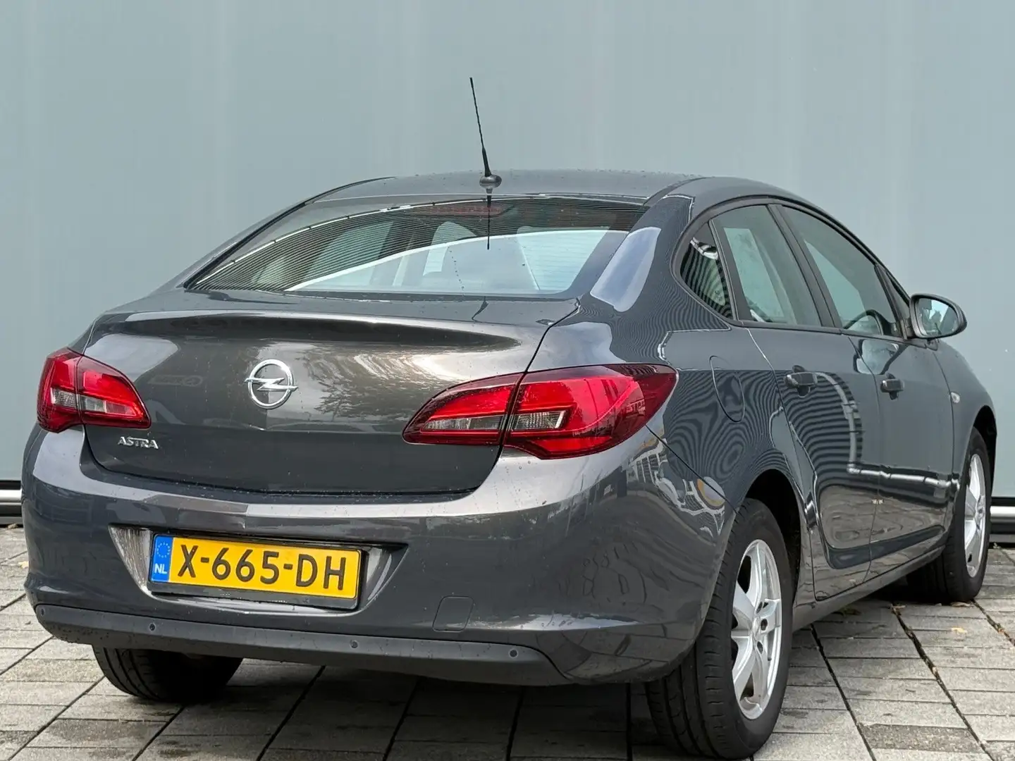 Opel Astra NOTCHBACK BWJ 12-2015 | 1.6I 116PK Edition | AIRCO Grijs - 2