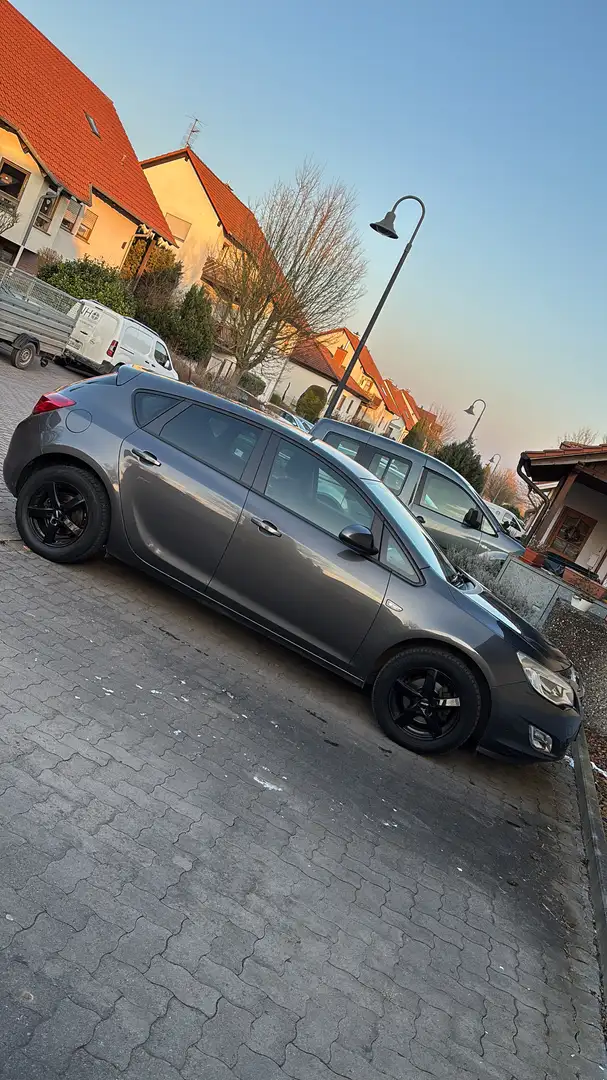 Opel Astra Opel Astra J 2011 — TURBO — 140 PS Grau - 2