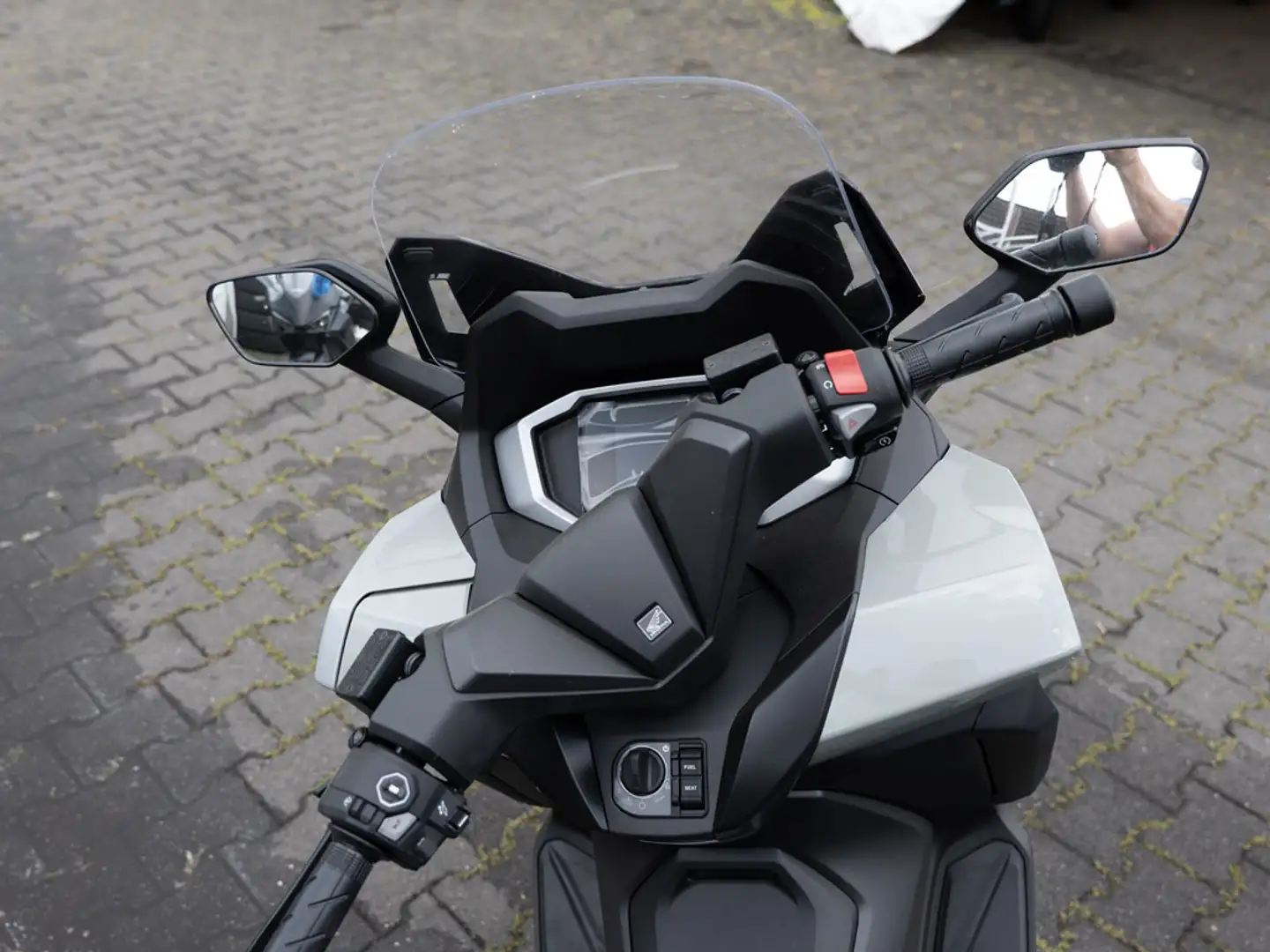 Honda Forza 350 LED SCHEINWERFER Šedá - 2