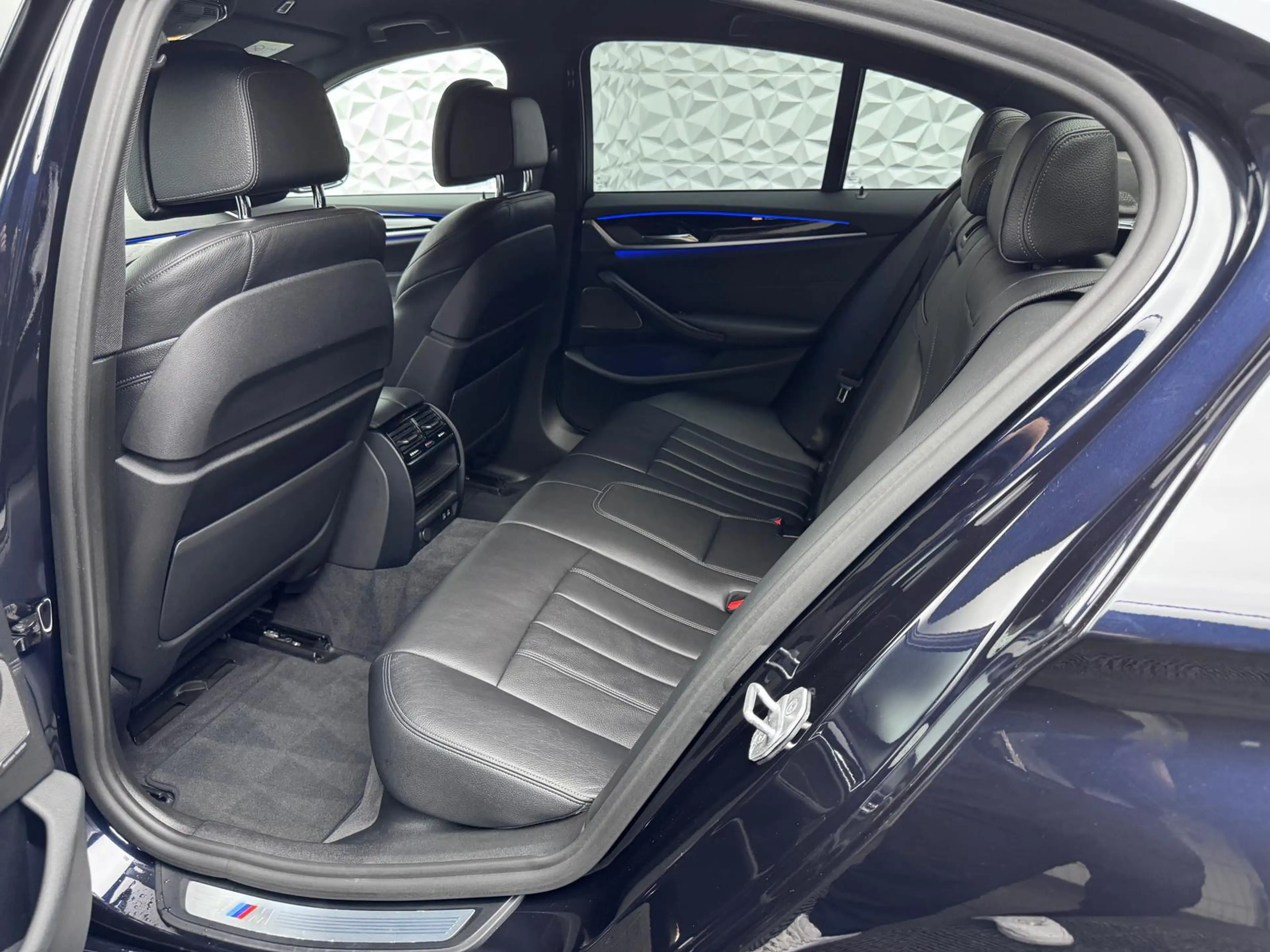BMW 530 d M-PAKET*ACC*H&K*KEYLESS*HUD*R-CAM*DAB*LIVE — photo 12