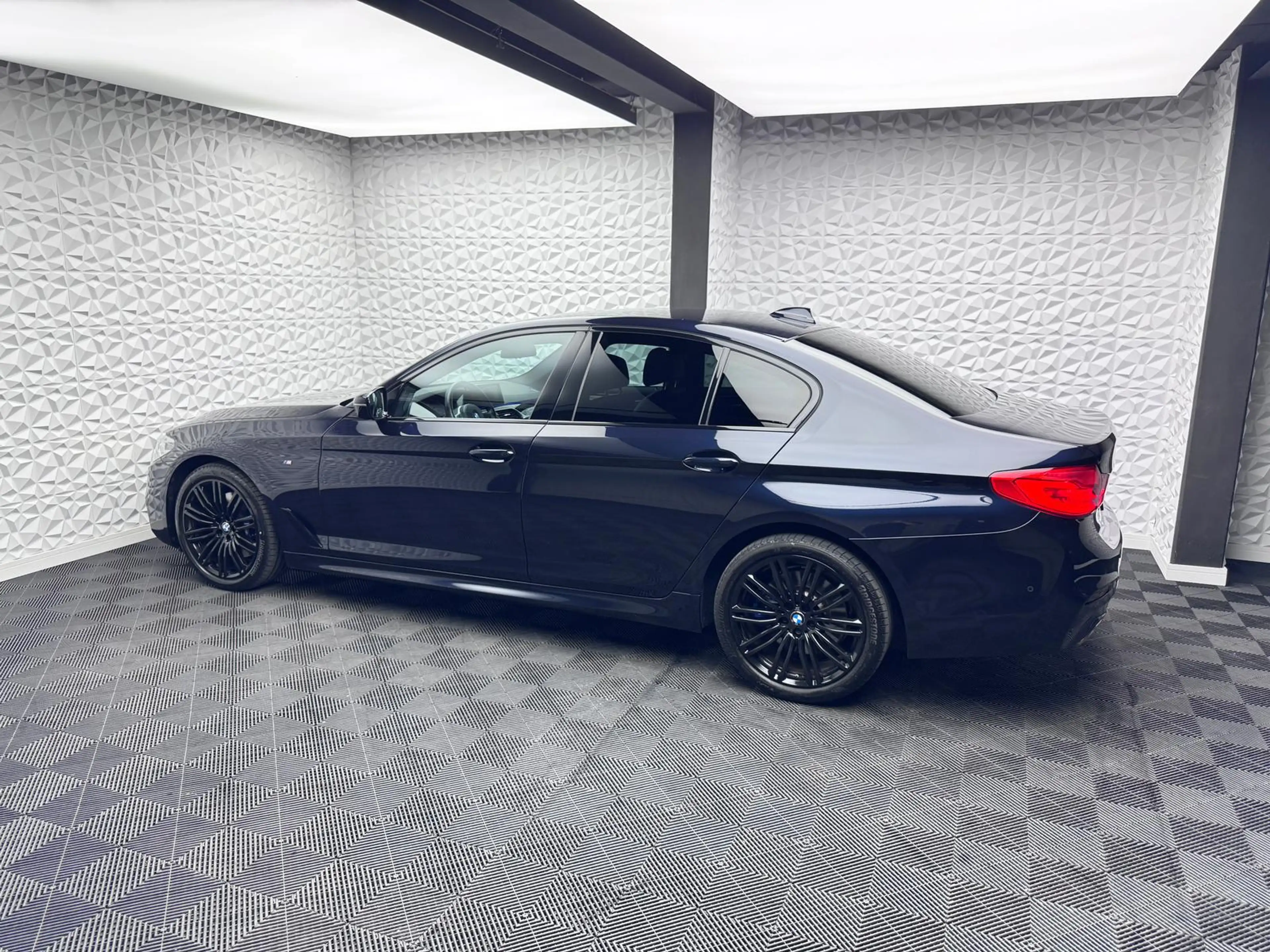 BMW 530 d M-PAKET*ACC*H&K*KEYLESS*HUD*R-CAM*DAB*LIVE — photo 5