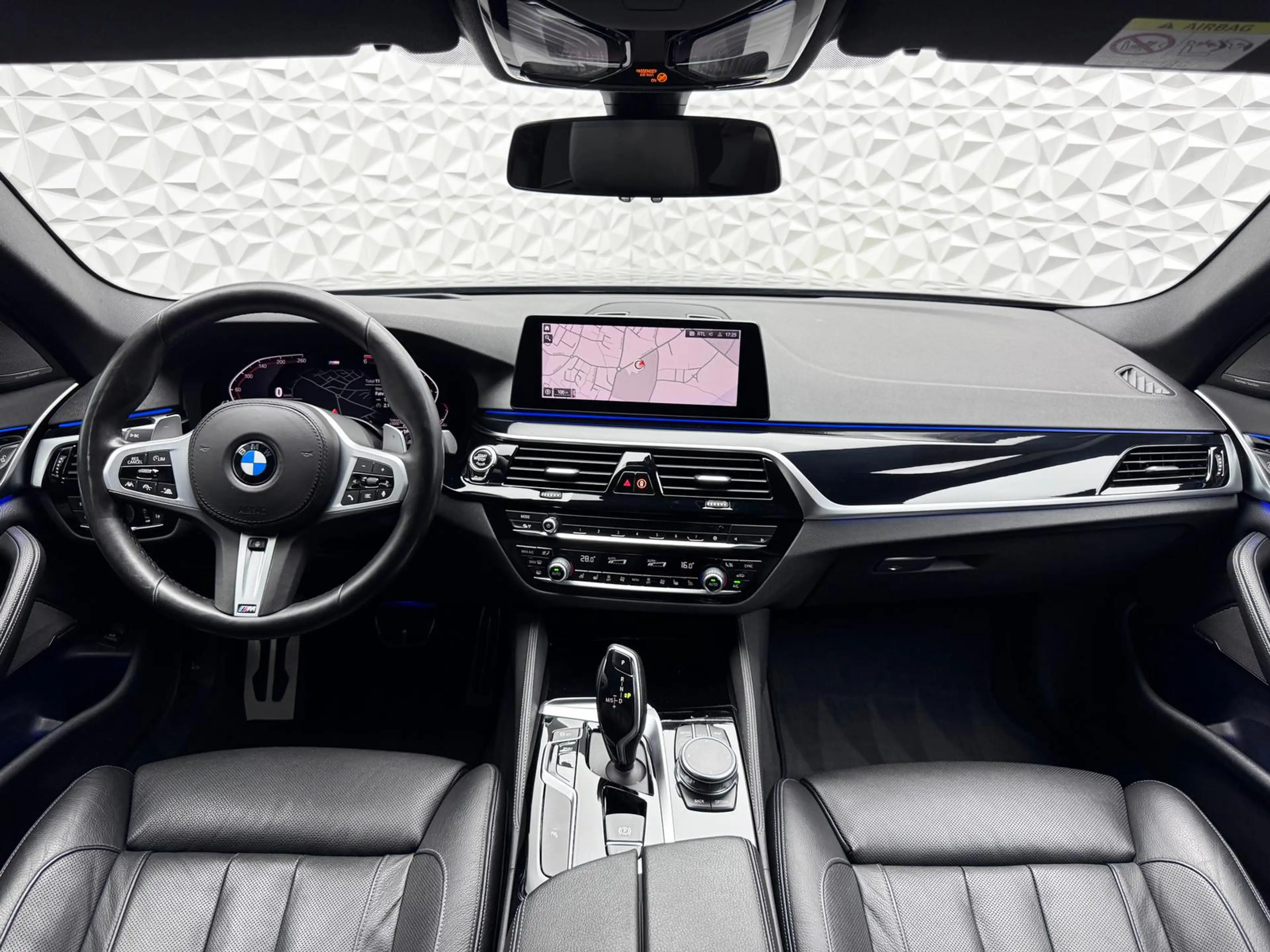 BMW 530 d M-PAKET*ACC*H&K*KEYLESS*HUD*R-CAM*DAB*LIVE — photo 9