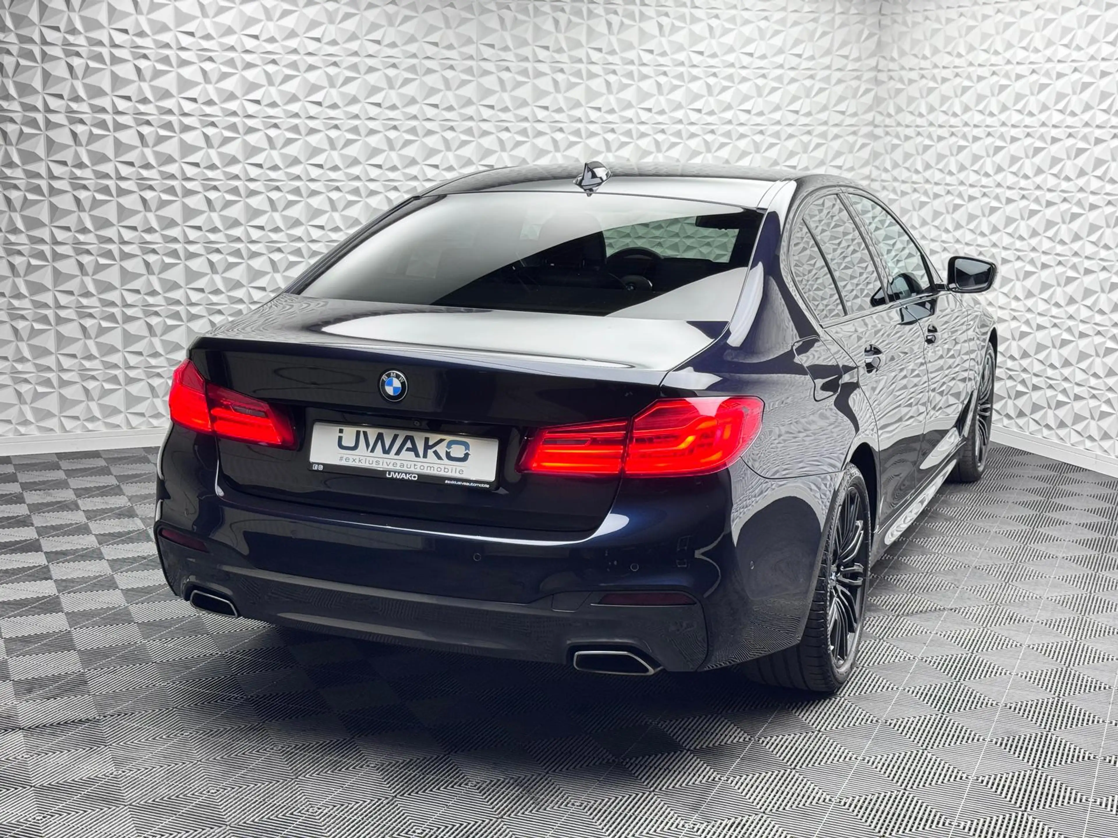 BMW 530 d M-PAKET*ACC*H&K*KEYLESS*HUD*R-CAM*DAB*LIVE — photo 3