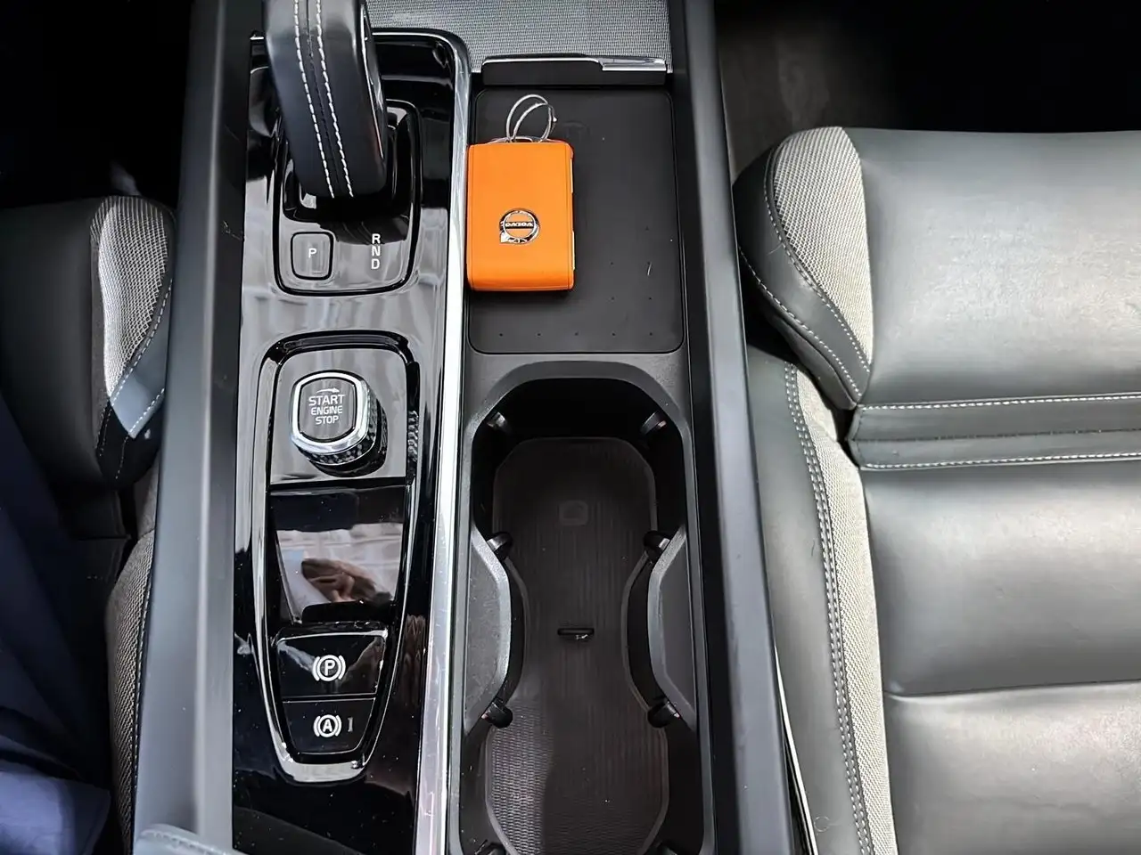 Volvo XC60 снимка Volvo XC60