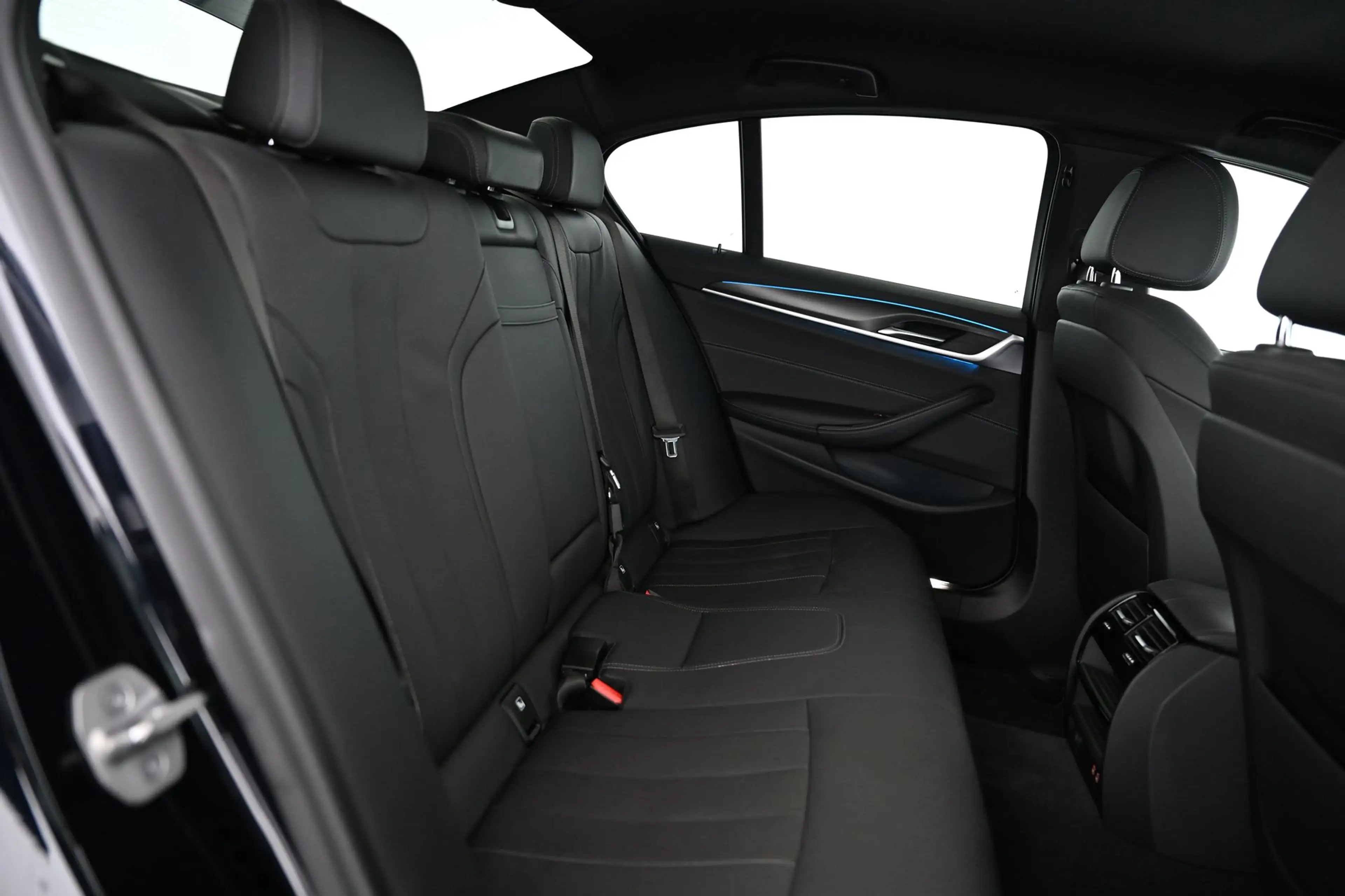 BMW 545 - 545 e xDrive M Sport Aut. — photo 37