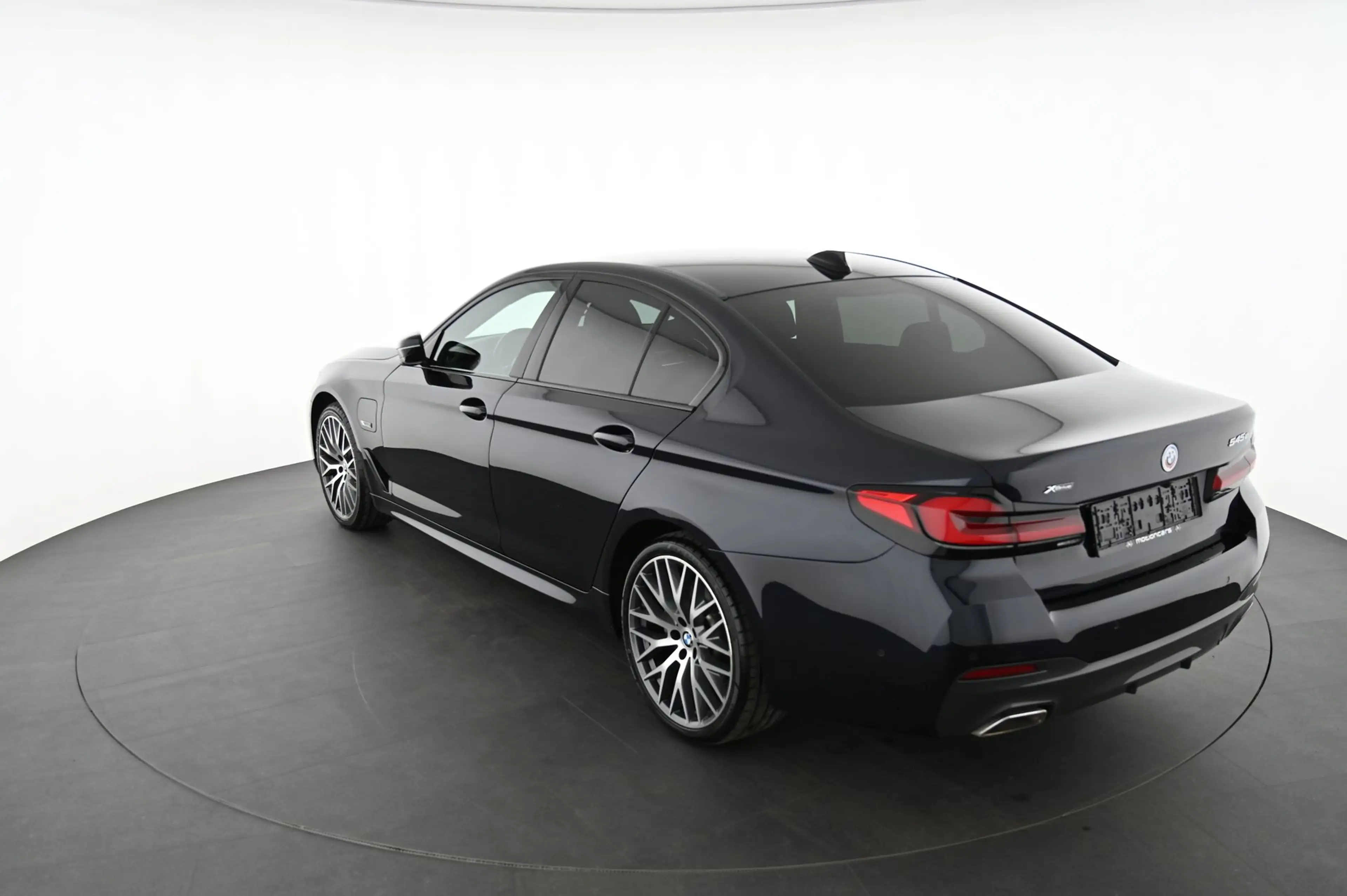 BMW 545 - 545 e xDrive M Sport Aut. — photo 9