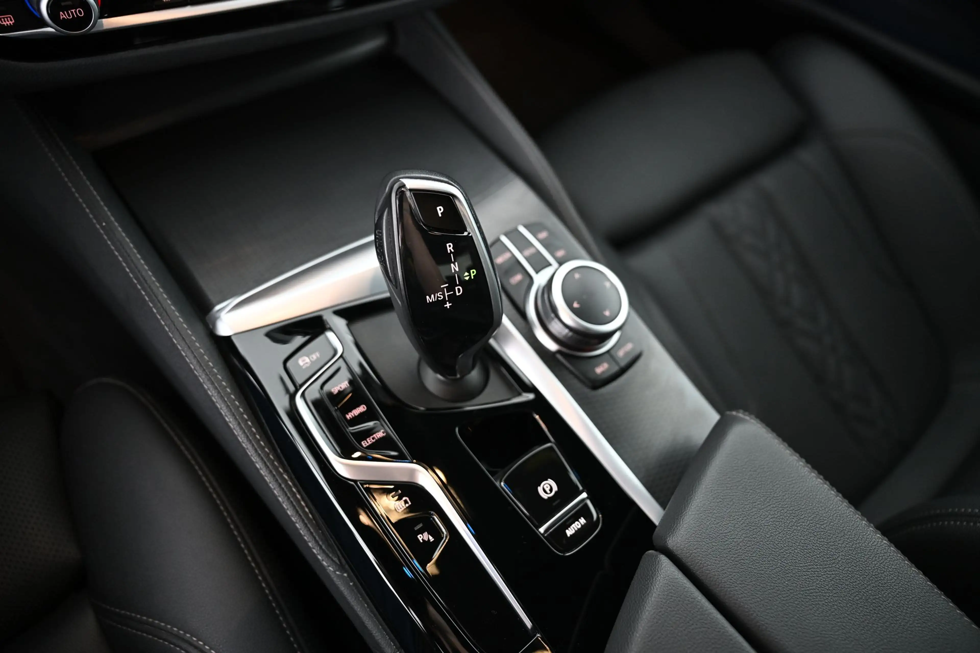 BMW 545 - 545 e xDrive M Sport Aut. — photo 26