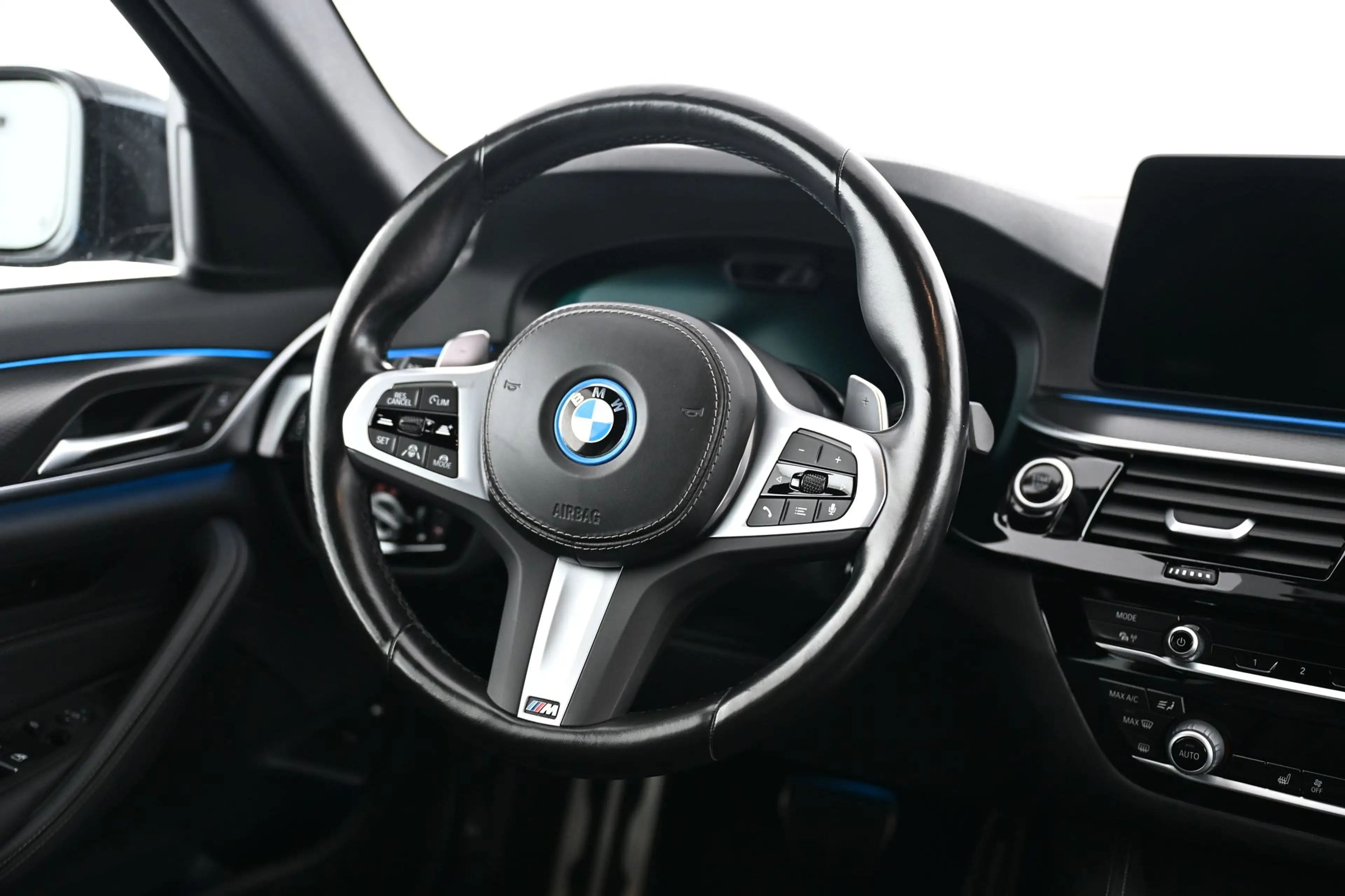 BMW 545 - 545 e xDrive M Sport Aut. — photo 20