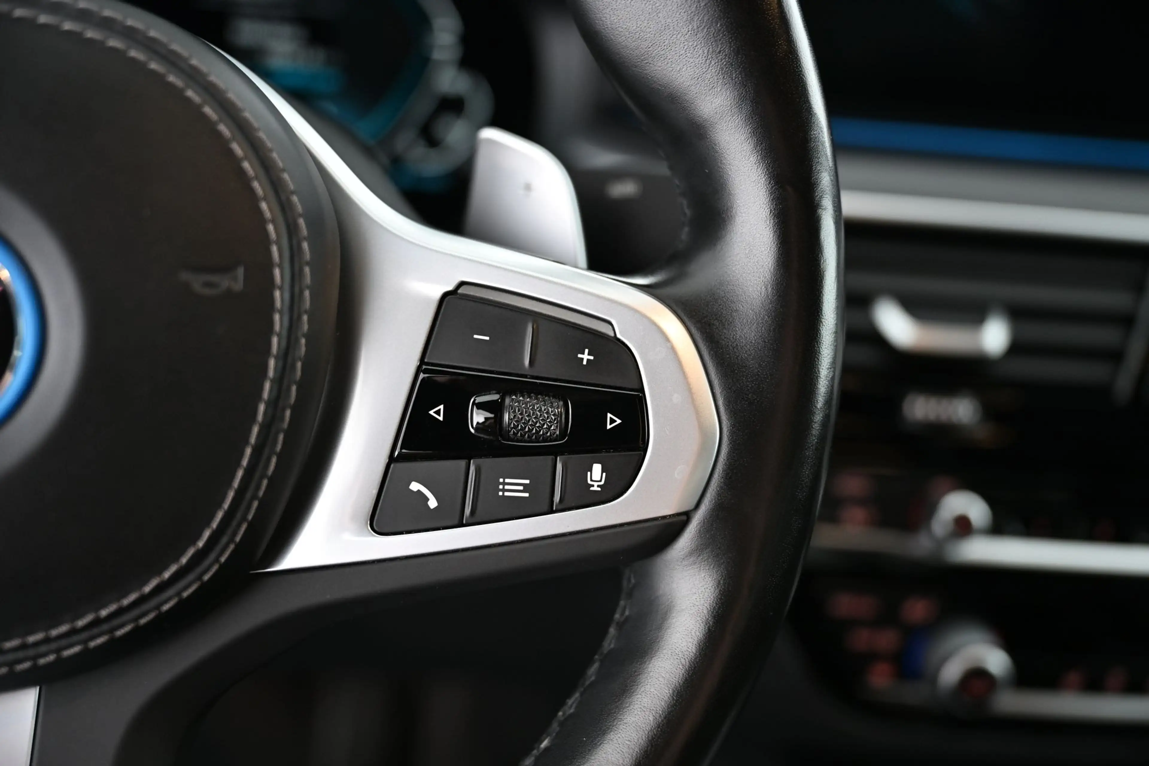 BMW 545 - 545 e xDrive M Sport Aut. — photo 28