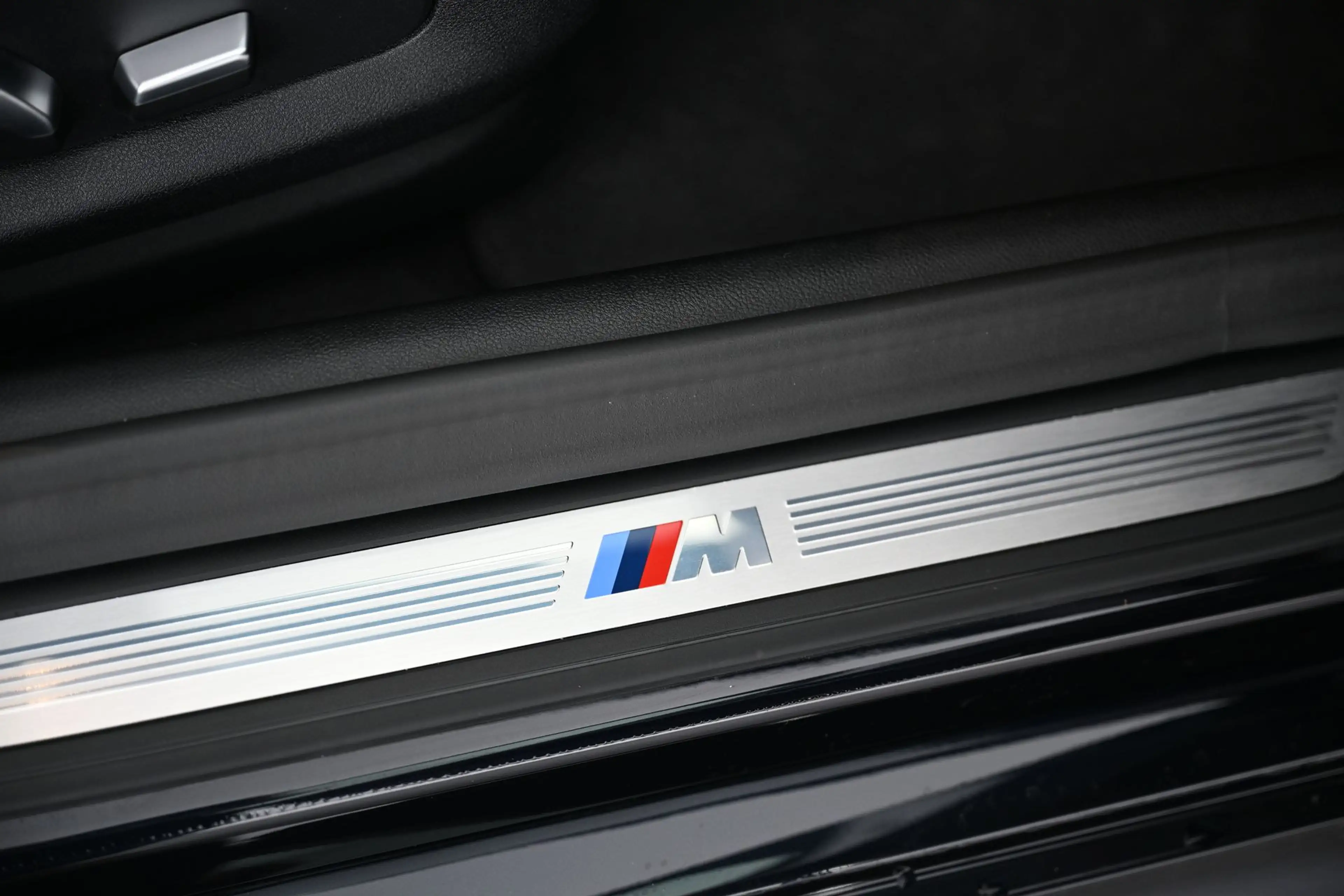 BMW 545 - 545 e xDrive M Sport Aut. — photo 34
