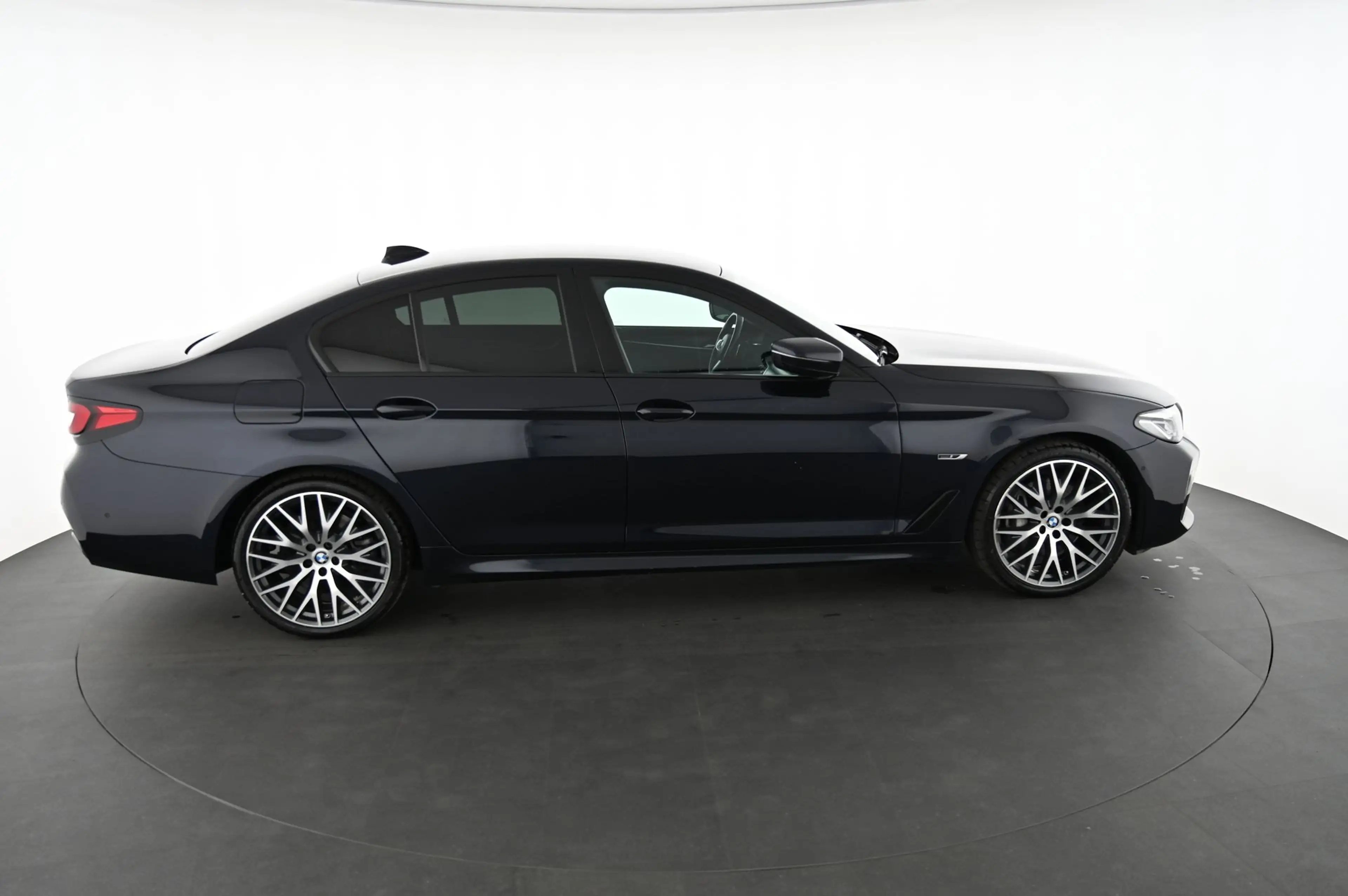 BMW 545 - 545 e xDrive M Sport Aut. — photo 6