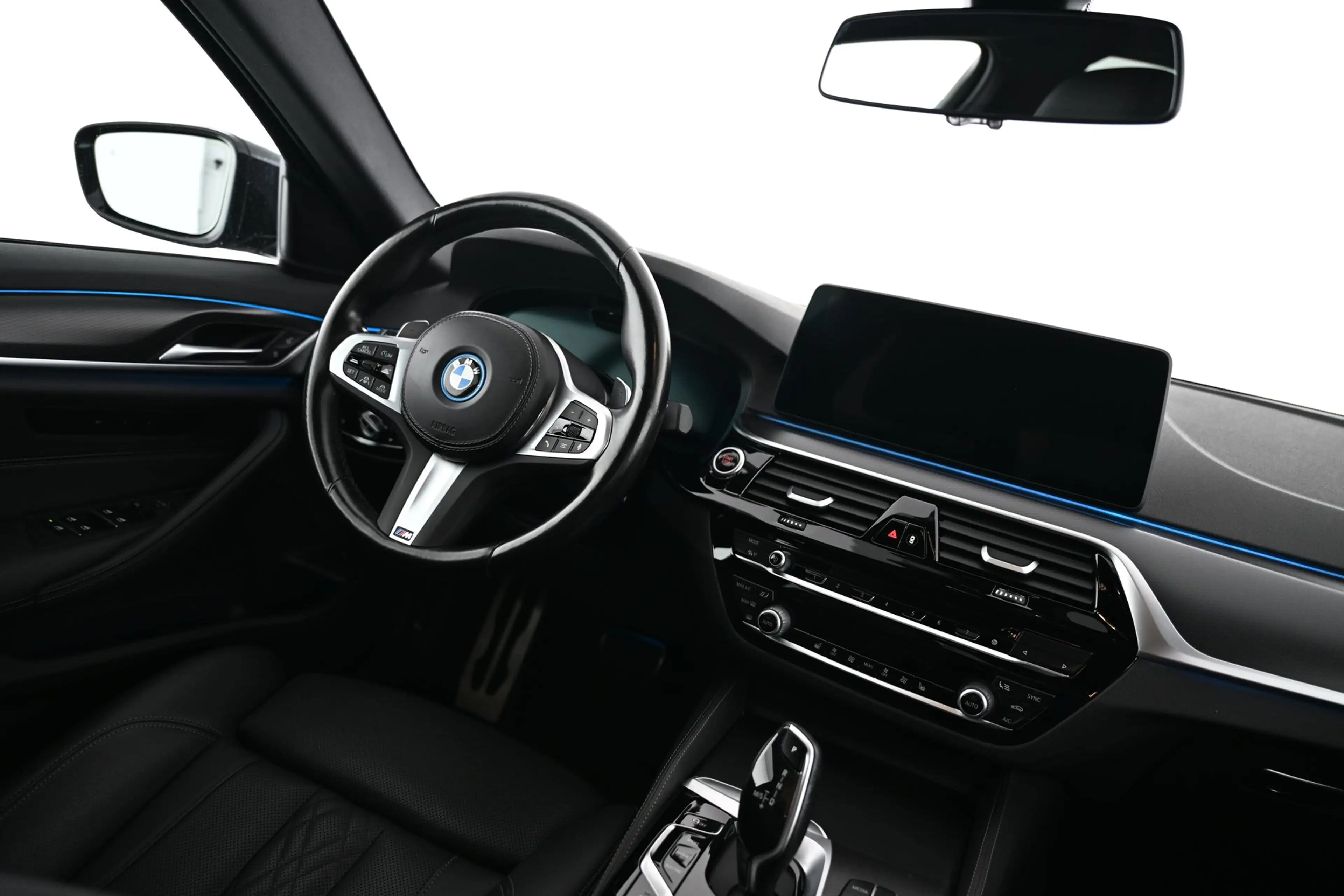 BMW 545 - 545 e xDrive M Sport Aut. — photo 19