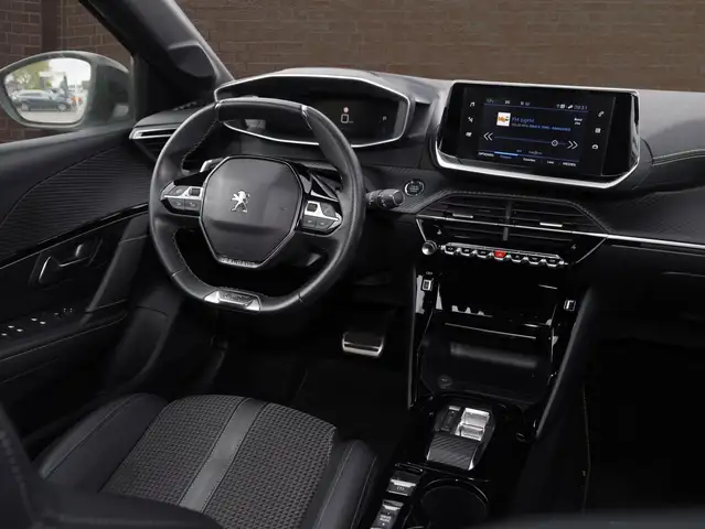 Peugeot 208 view 12