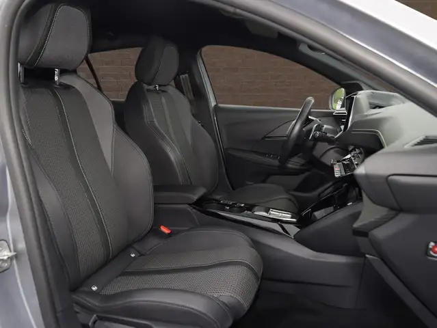 Peugeot 208 view 9