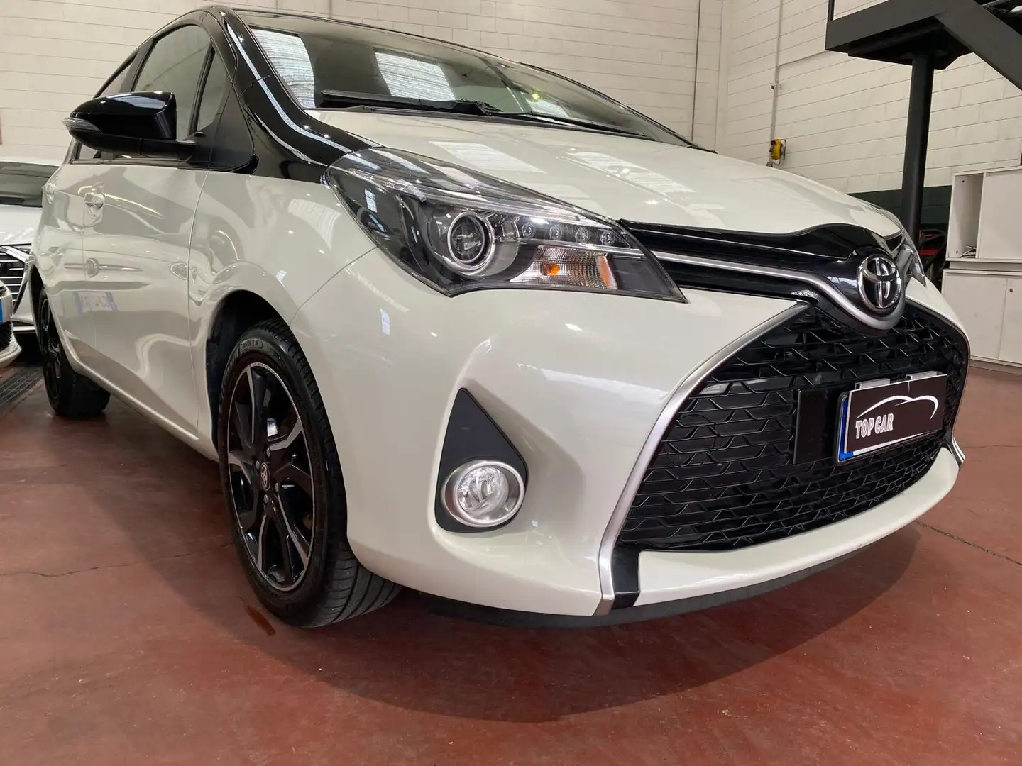 Toyota Yaris 5p 1.0 Lounge my16 Bianco - 2