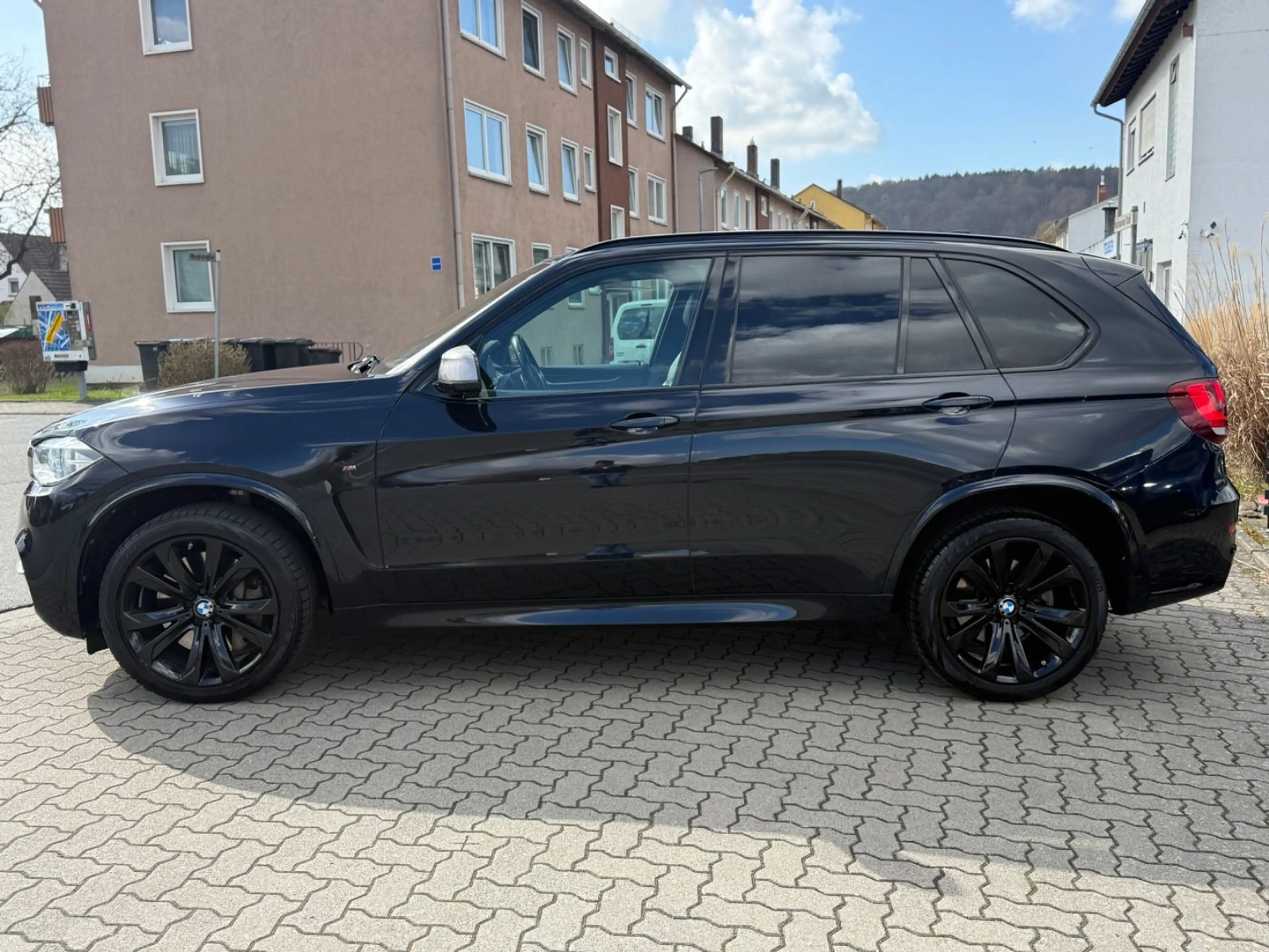 BMW X5 M50d PANO-ACC-HUD-SOFT-H&K-LED-360KAM-STNDHZG — photo 4