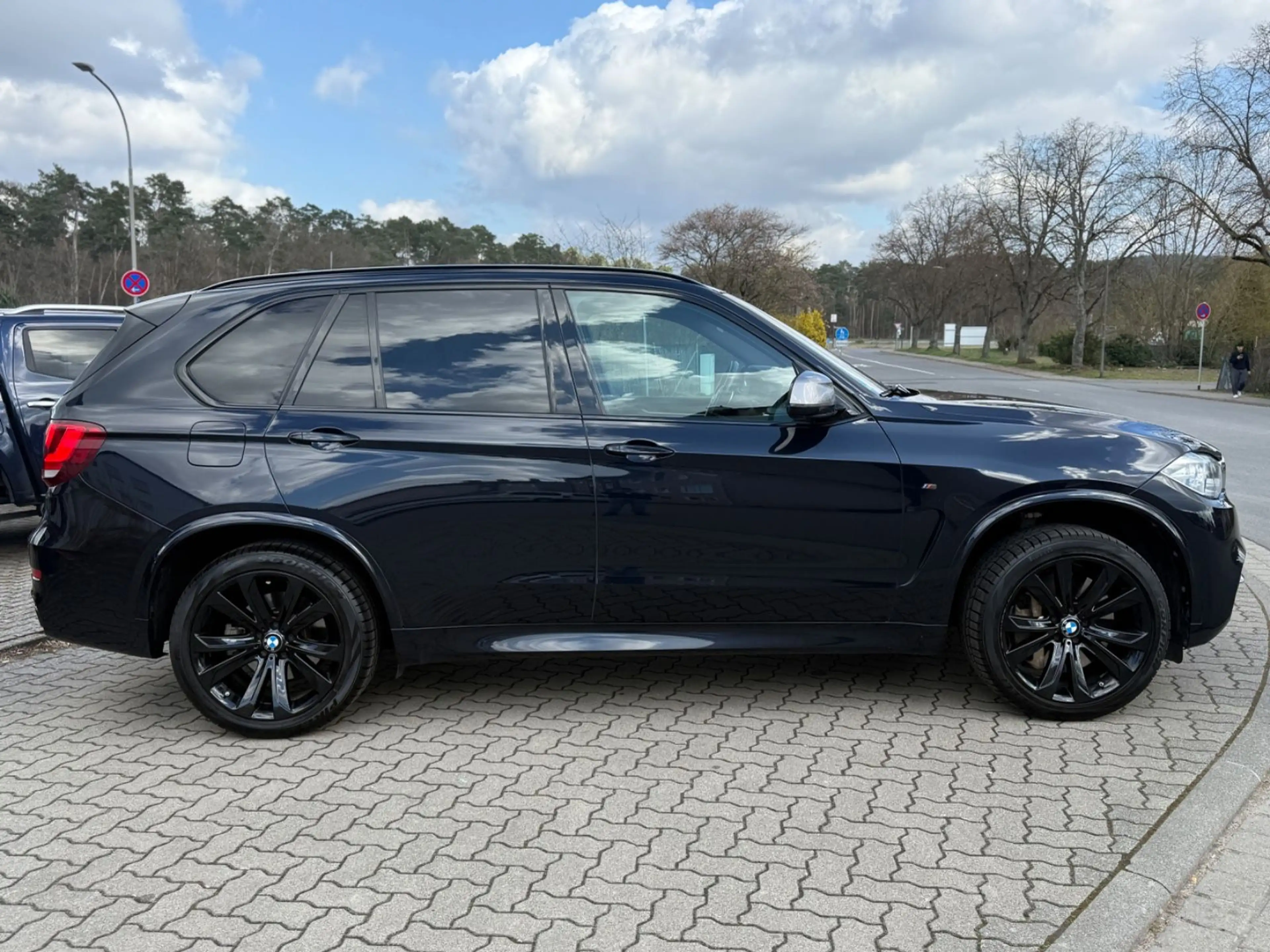 BMW X5 M50d PANO-ACC-HUD-SOFT-H&K-LED-360KAM-STNDHZG — photo 3