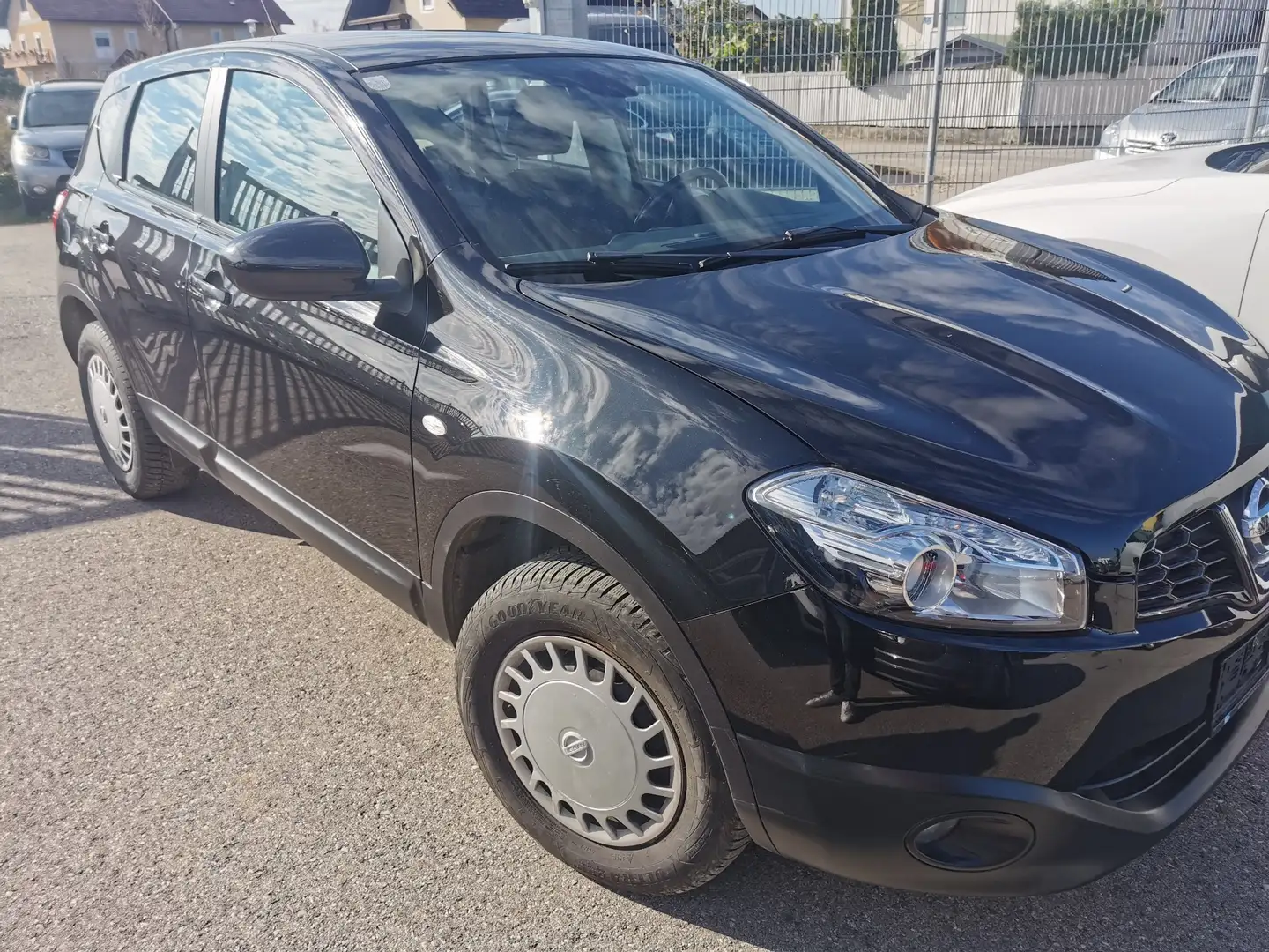 Nissan Qashqai Visia Schwarz - 2