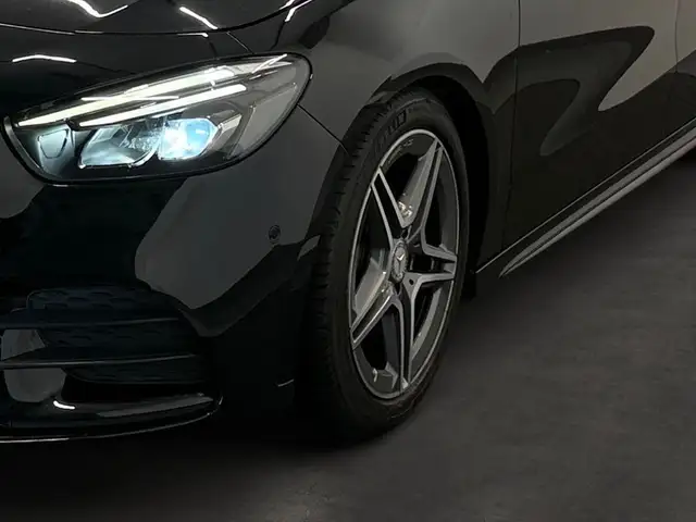 Mercedes-Benz 190 view 13