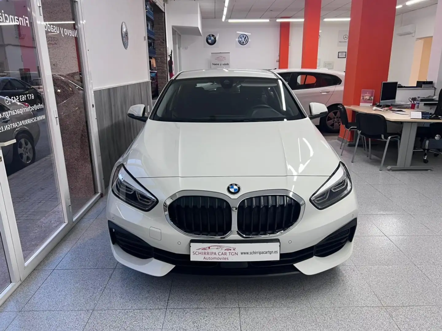 BMW 118 118iA Business Corporate Blanco - 2