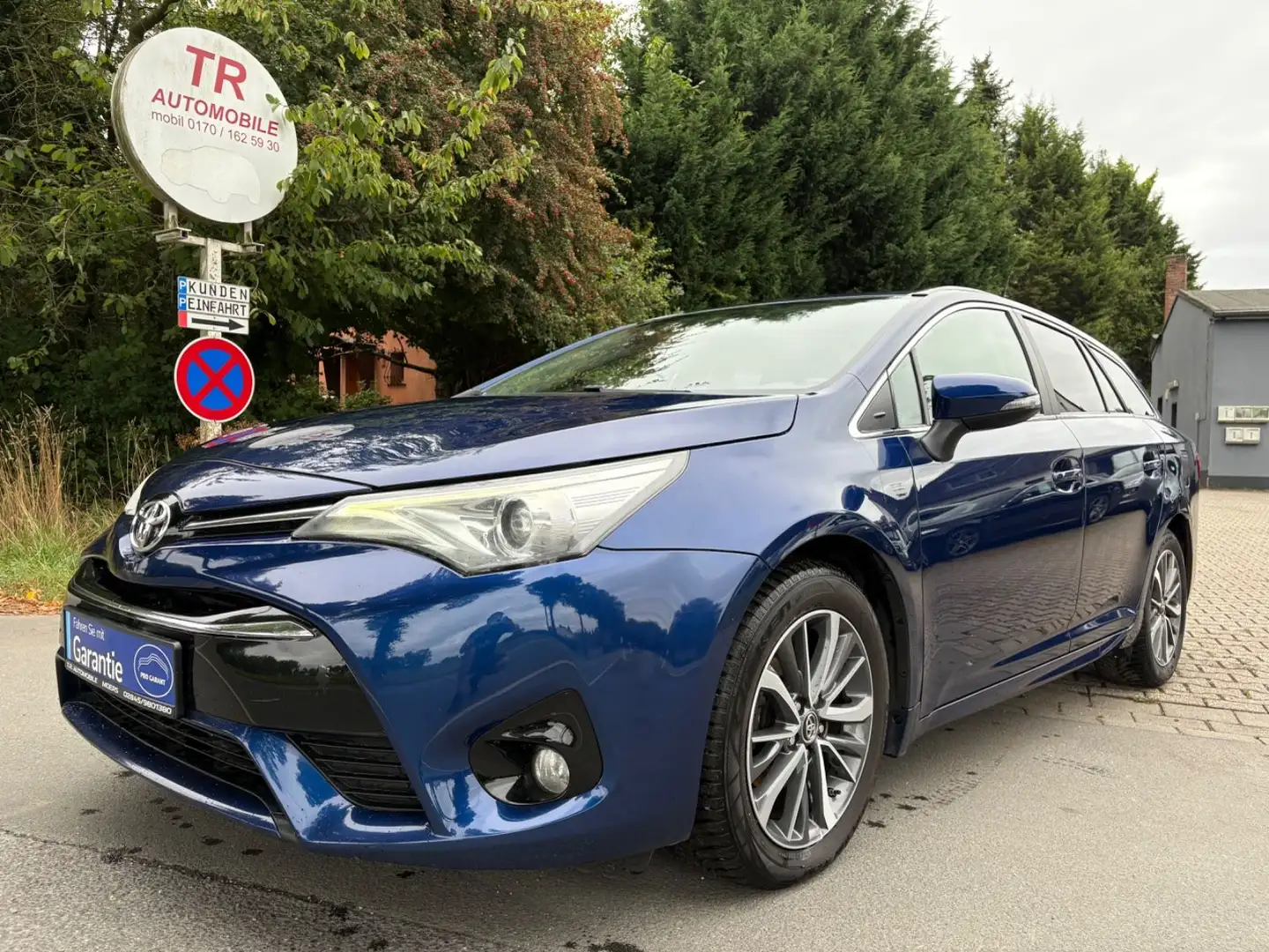 Toyota Avensis Touring Sports Business Edition Bleu - 1