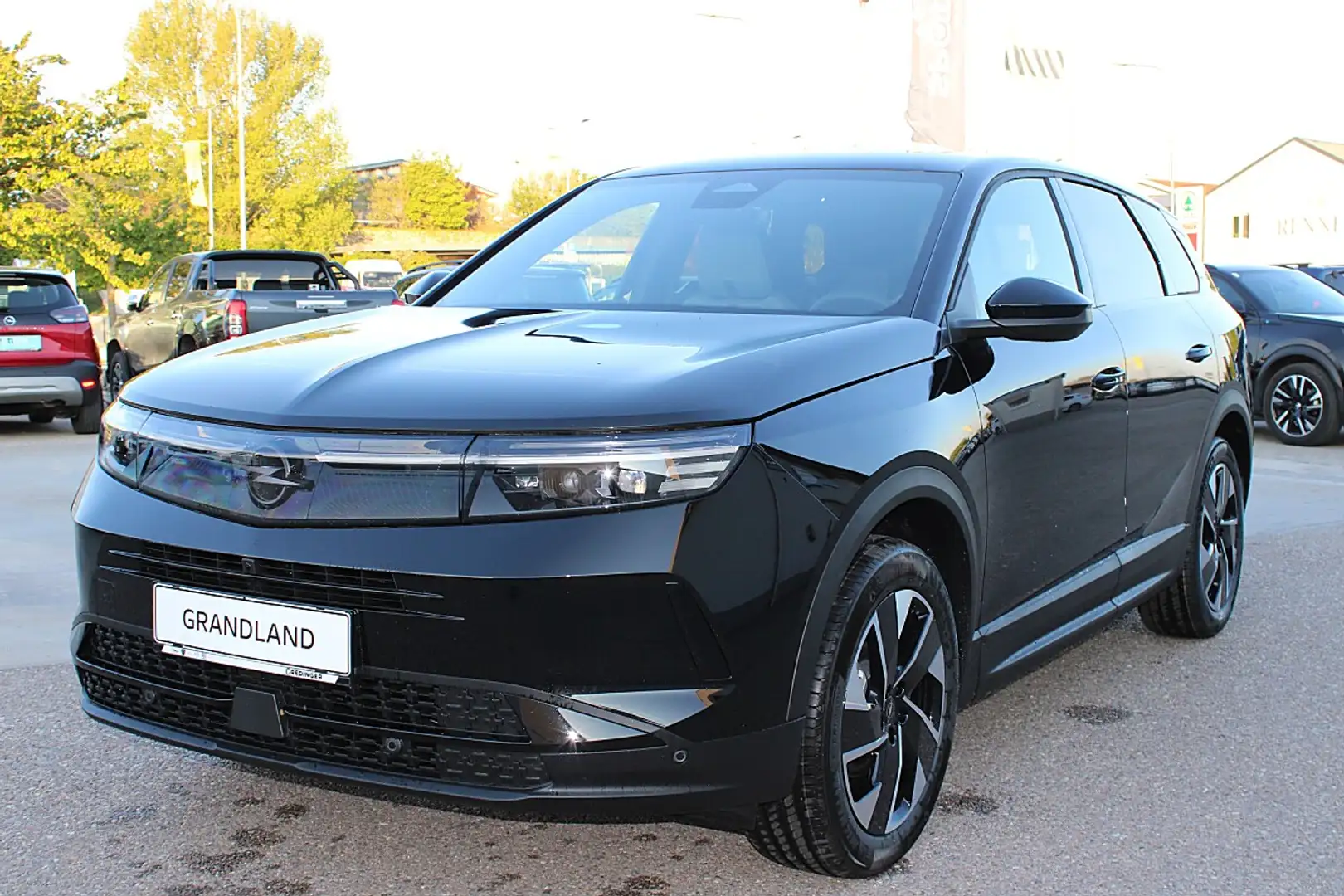 Opel Grandland 1.2 MHEV GS Aut. Schwarz - 1