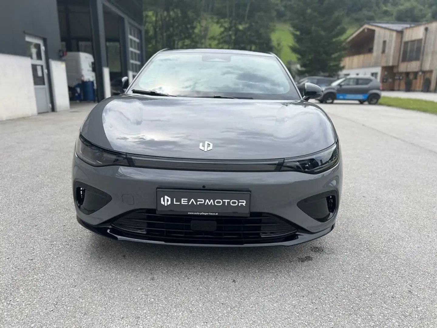 Leapmotor B05 B05 67,1kWh Design Pro Max Grau - 2