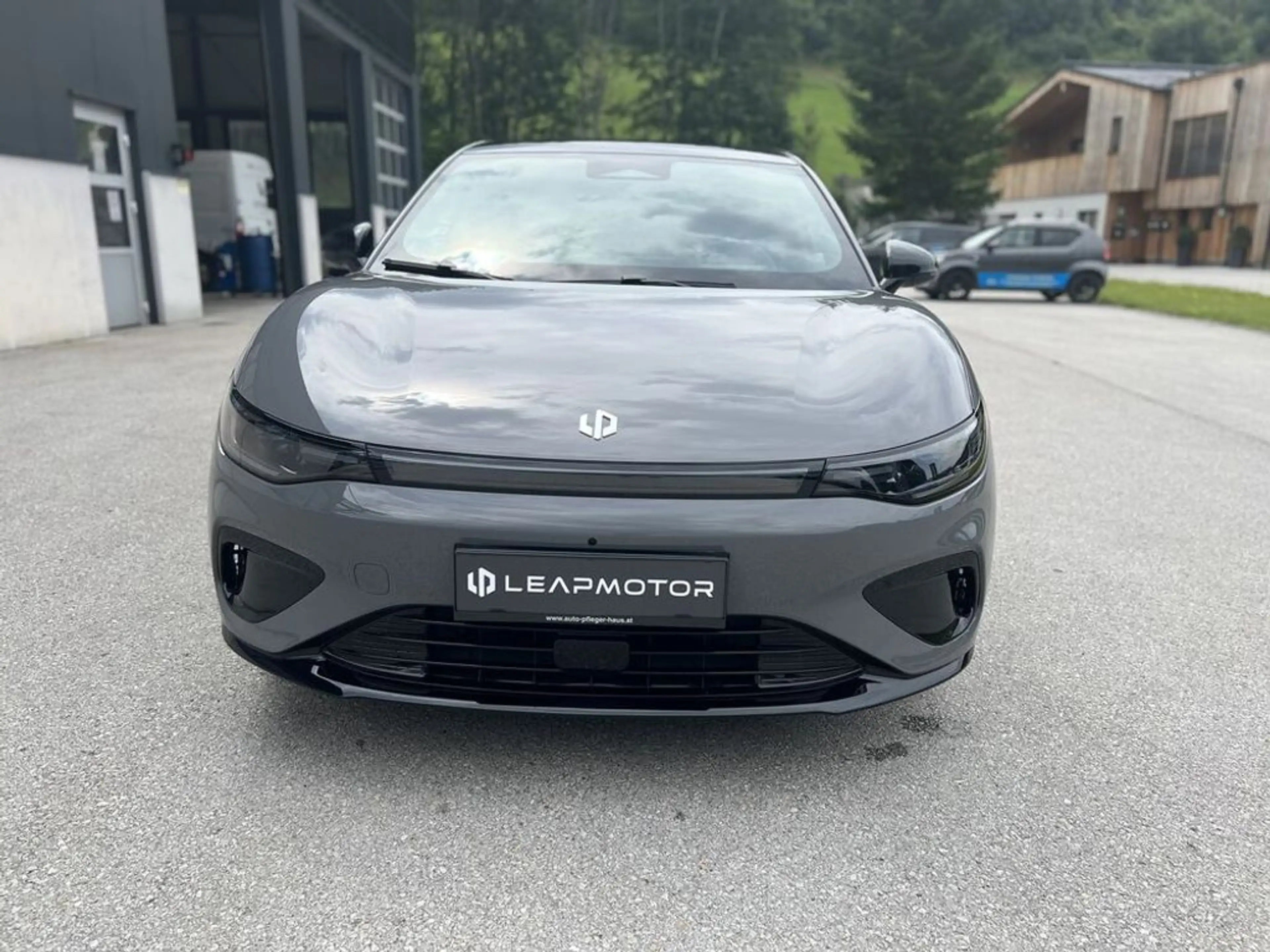 Leapmotor B05 B05 67,1kWh Design Pro Max — photo 2