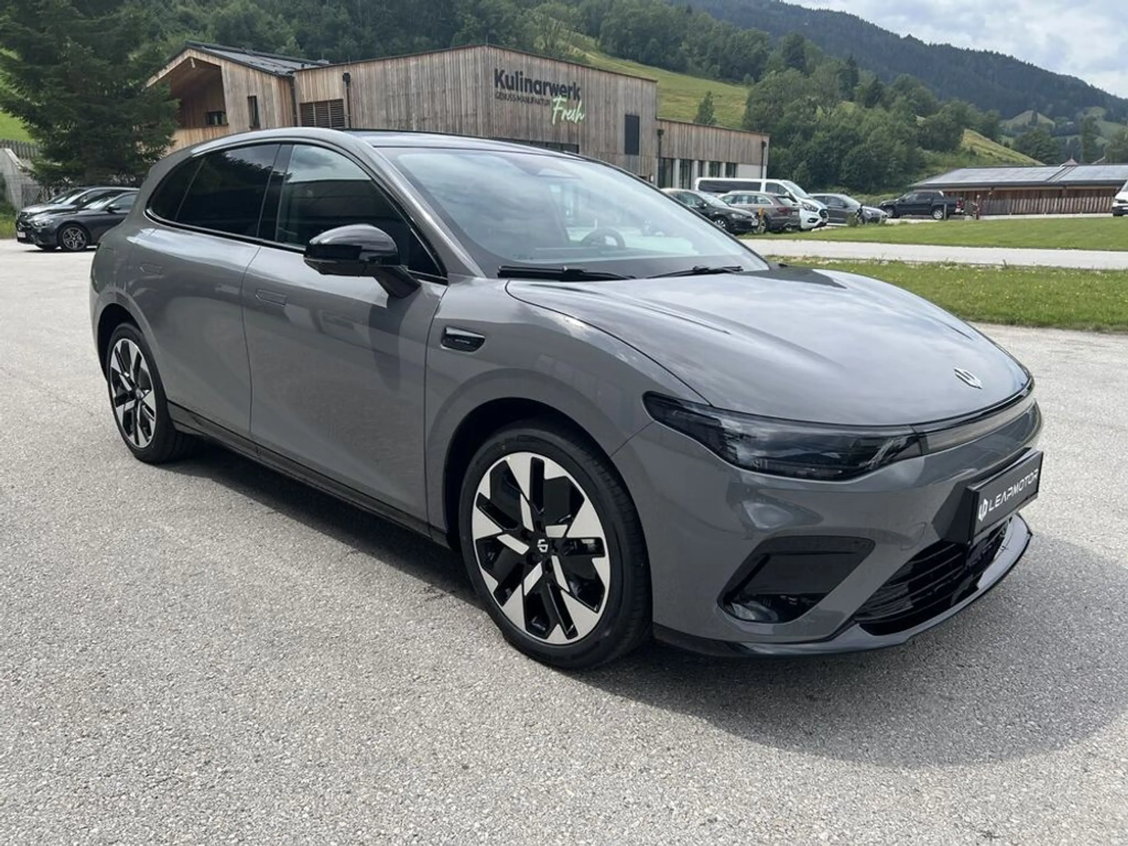 Leapmotor B05 B05 67,1kWh Design Pro Max — photo 9