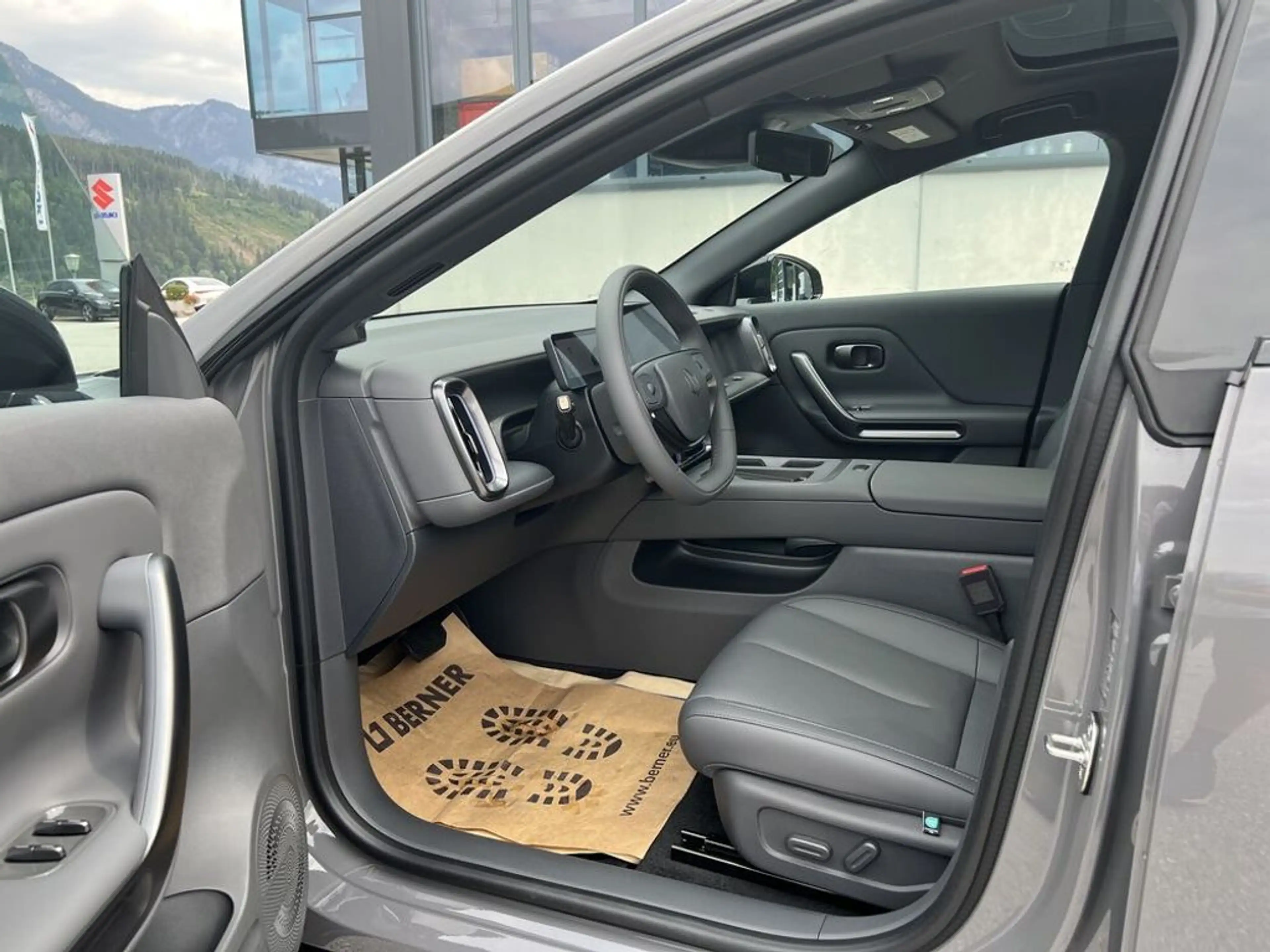 Leapmotor B05 B05 67,1kWh Design Pro Max — photo 10