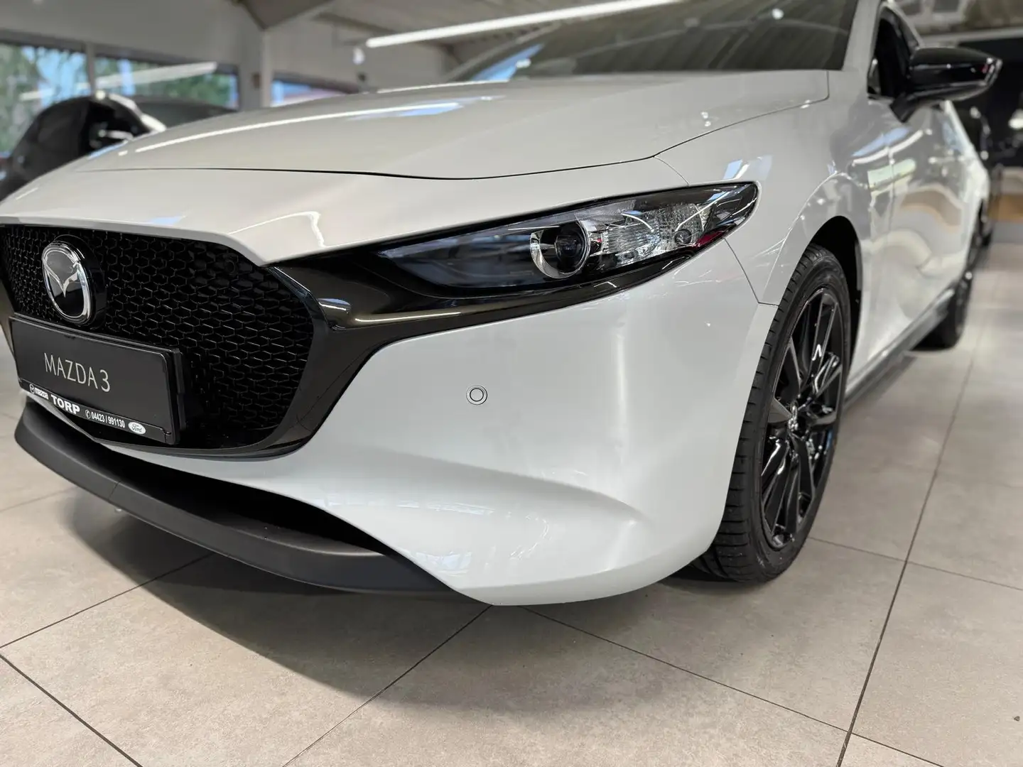 Mazda 3 Skyactiv 2.5 l G 140 PS 6MT Homura Weiß - 2