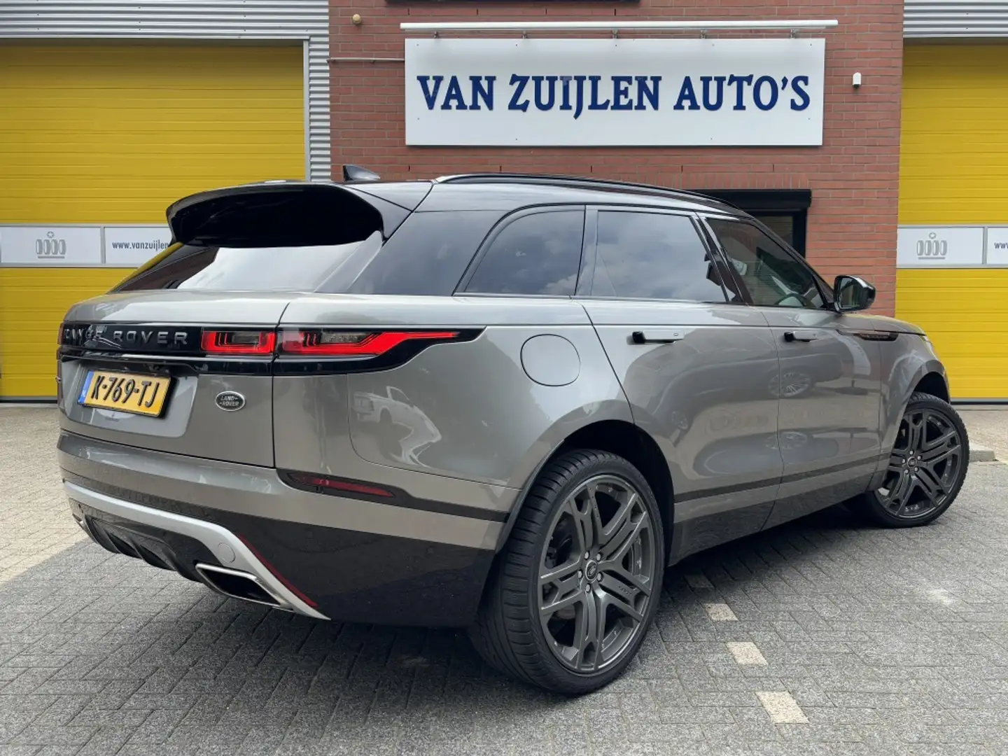 Land Rover Range Rover Velar Landrover 3.0 V6 SC AWD R-Dynamic HSE Pano Luchtve Gris - 2