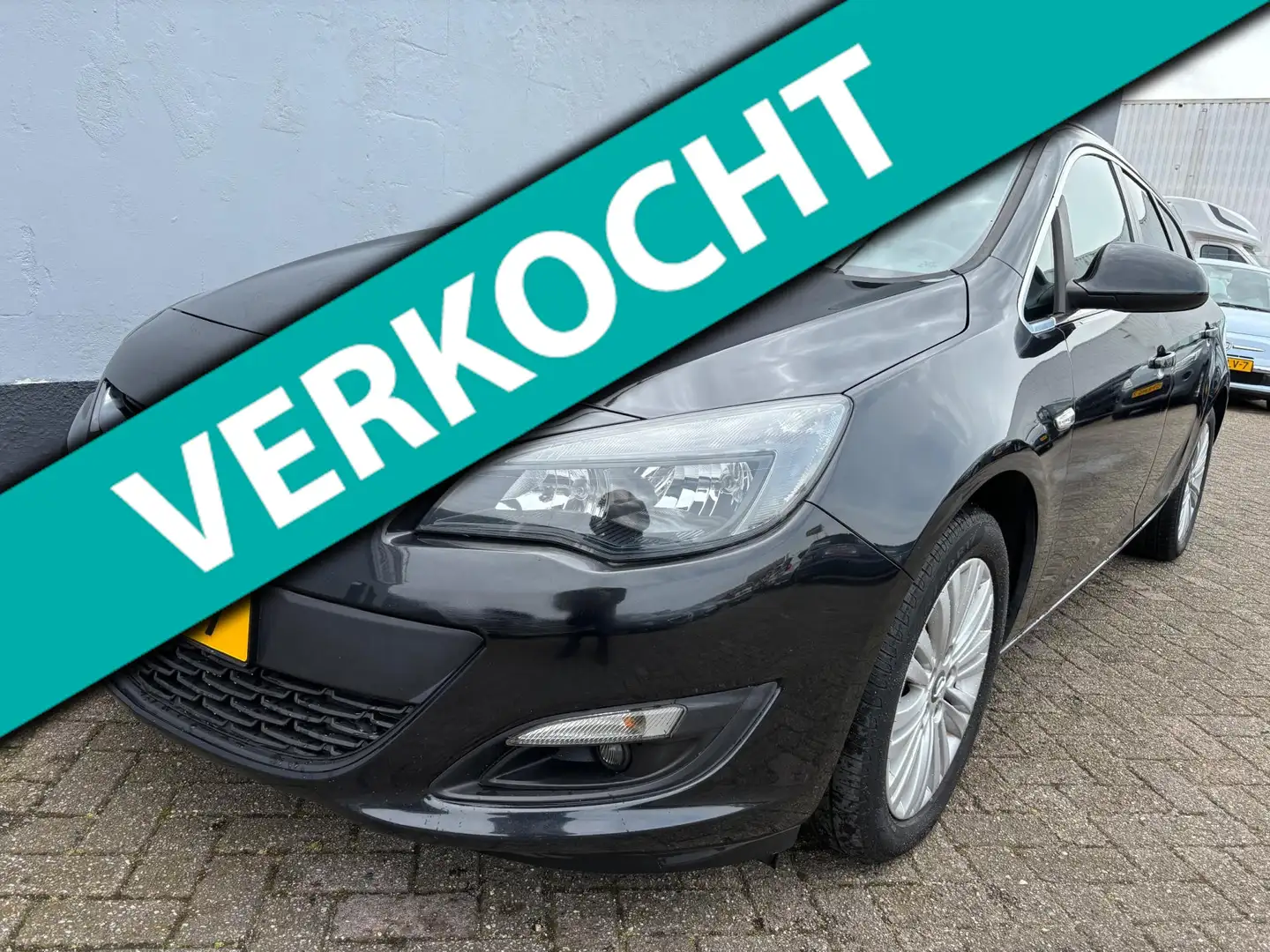 Opel Astra Sports Tourer 1.6 CDTi Business + Zwart - 1