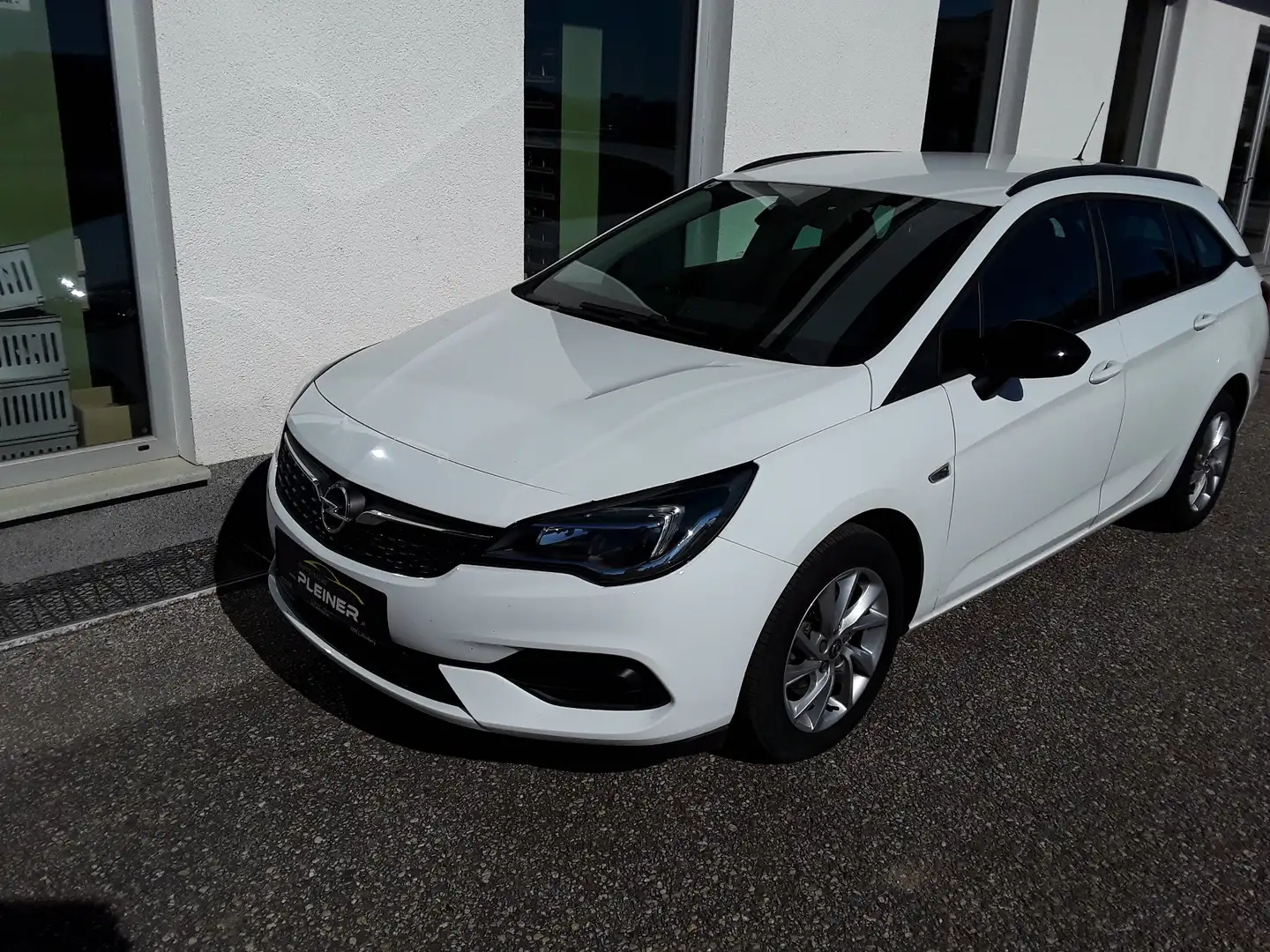 Opel Astra ST 1,2 Turbo Direct Inj. Edition Weiß - 1