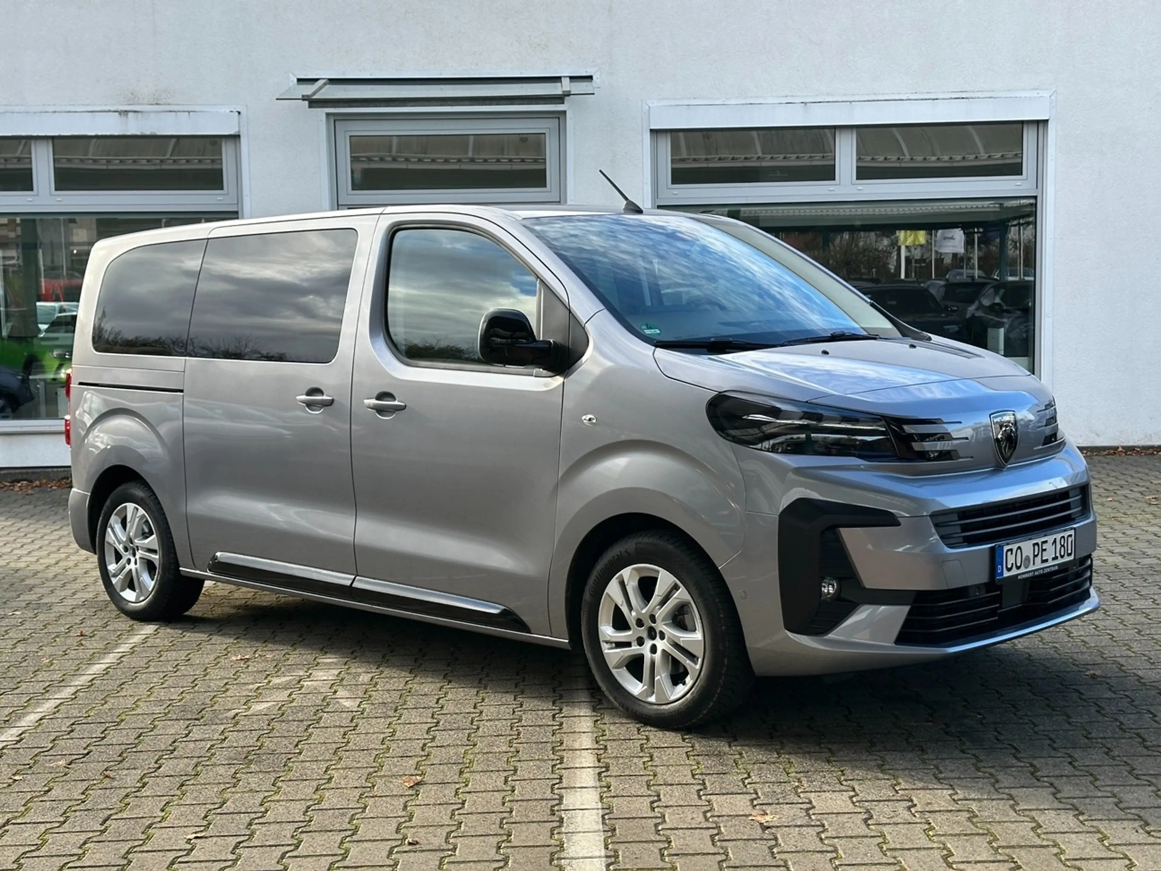 Peugeot Traveller Allure 2.0 BlueHDi 180 L2 *180°*Leder* — photo 4
