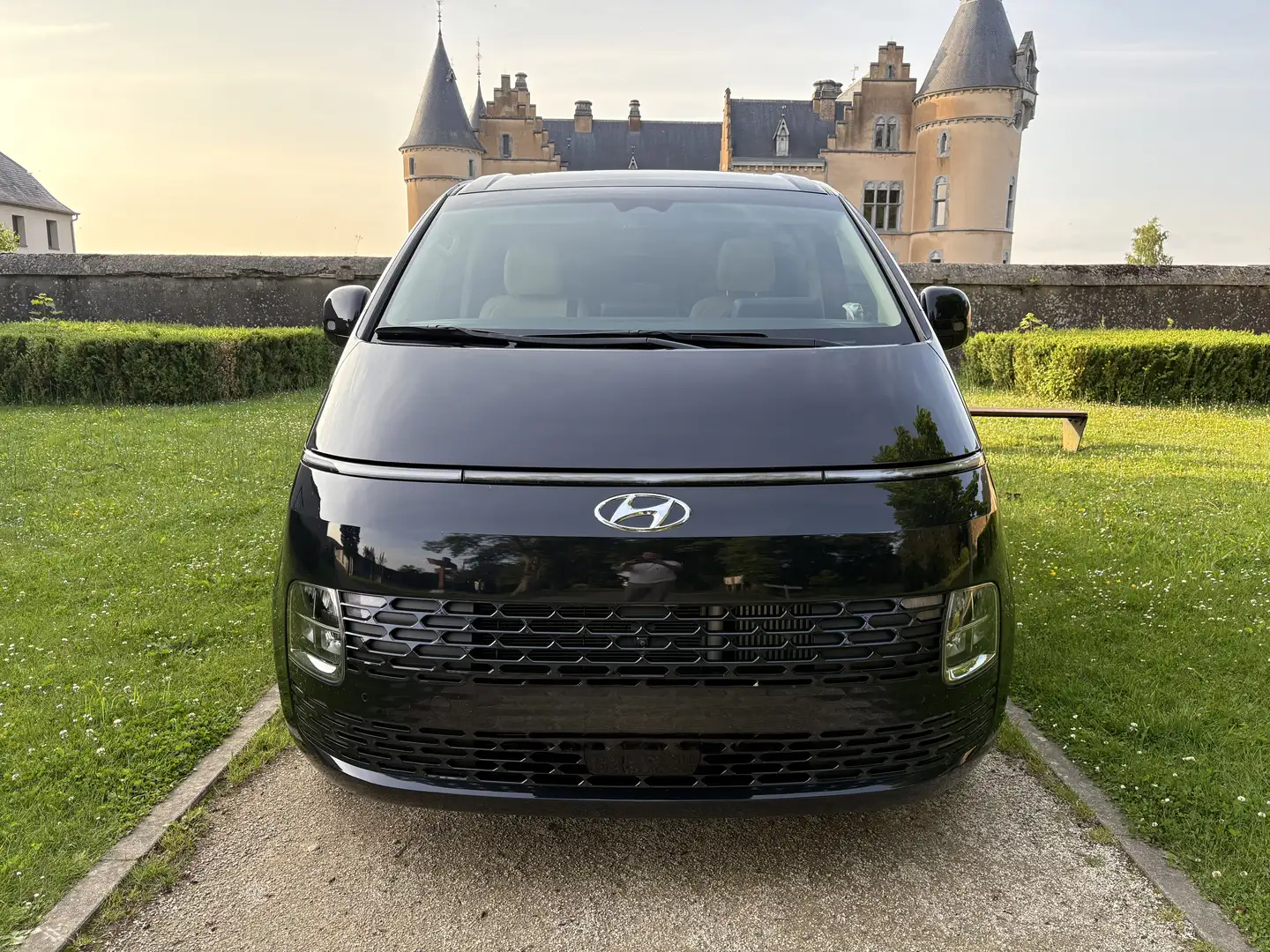Hyundai STARIA Executive - 2