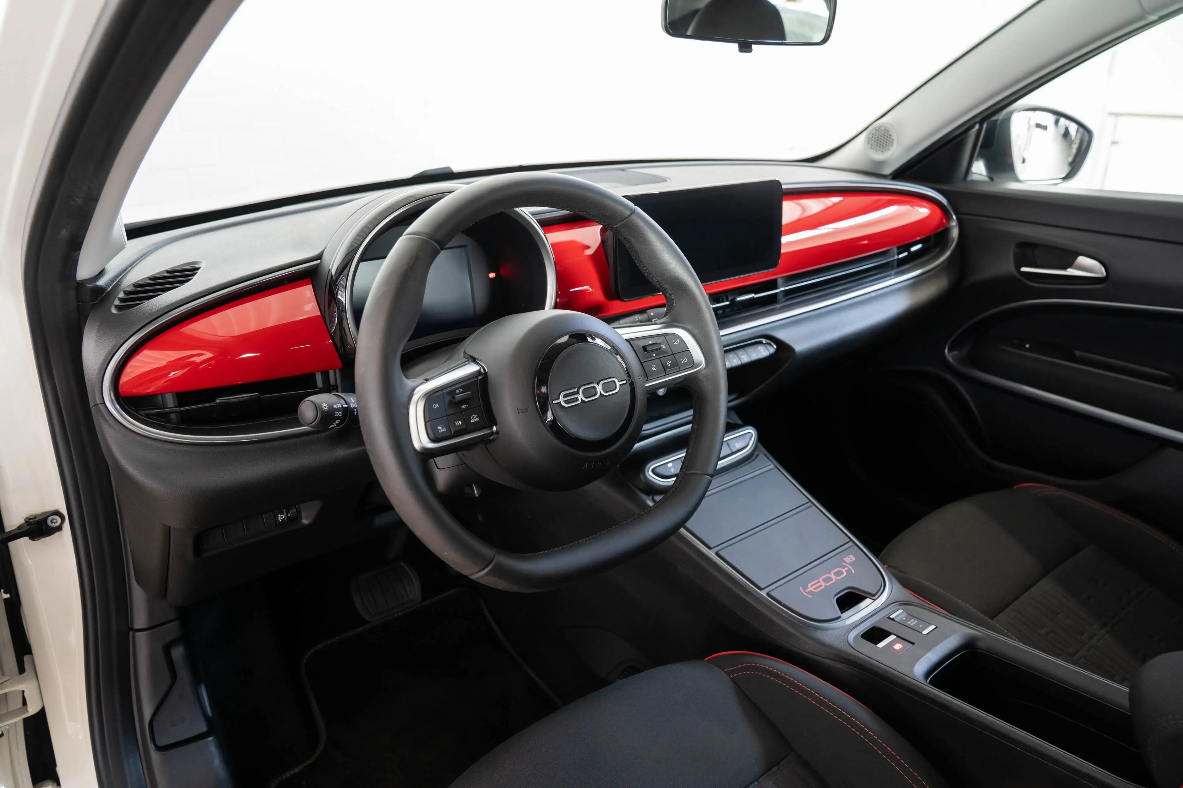Fiat 600e RED 54 kWh | 3 Fase | Apple Carplay & Android Auto — photo 9