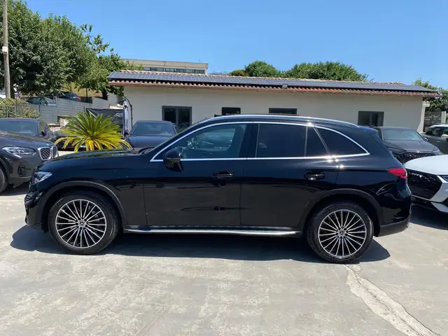 Mercedes-Benz 220 view 9