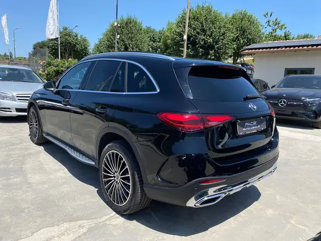 Mercedes-Benz 220 view 15
