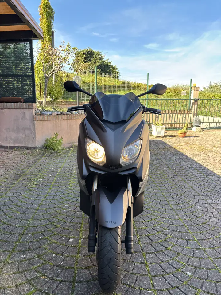 Yamaha X-Max 250