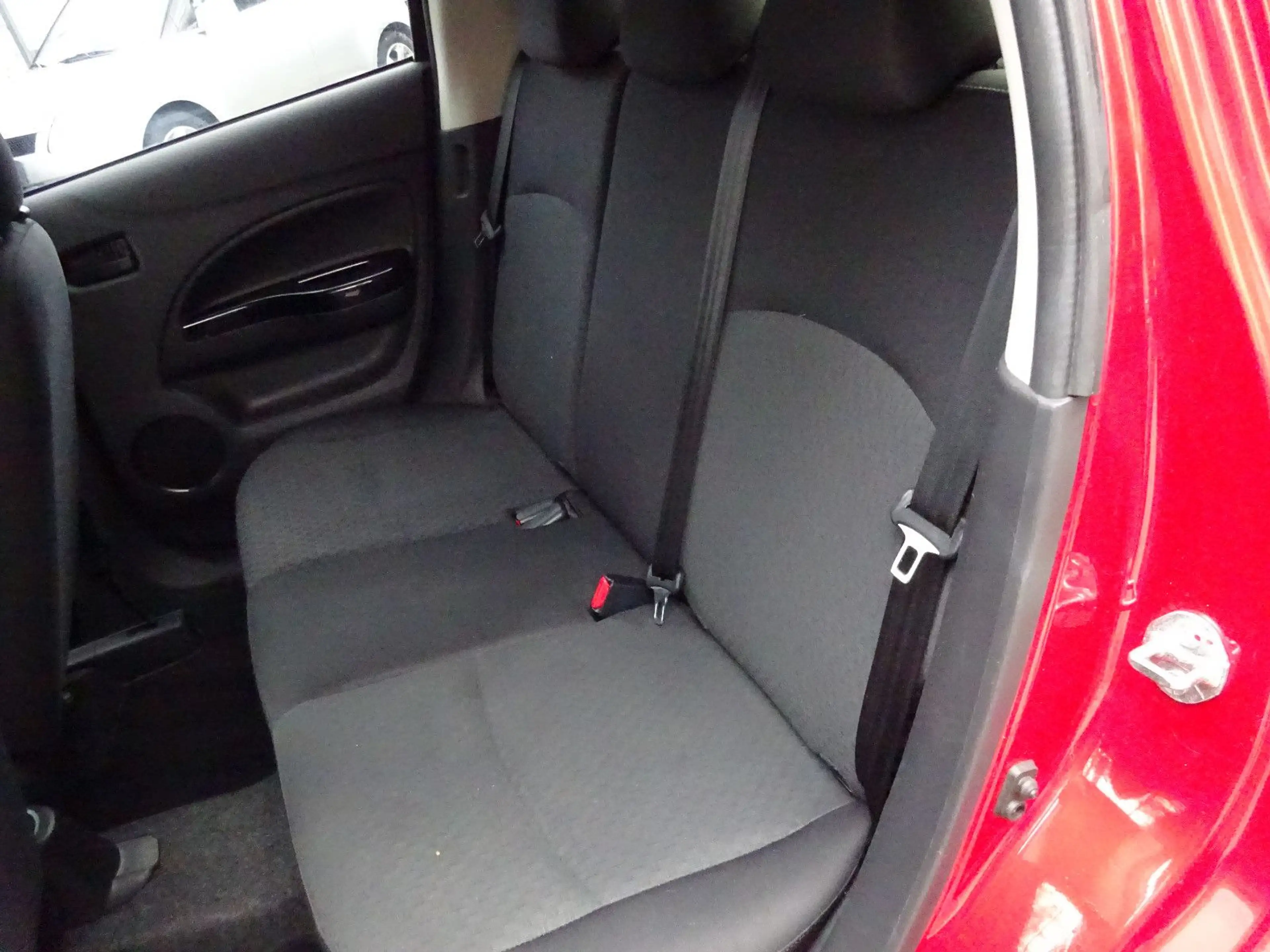 Mitsubishi Space Star Diamant Edition+/ Navi /SHZ/Klimaan — photo 10