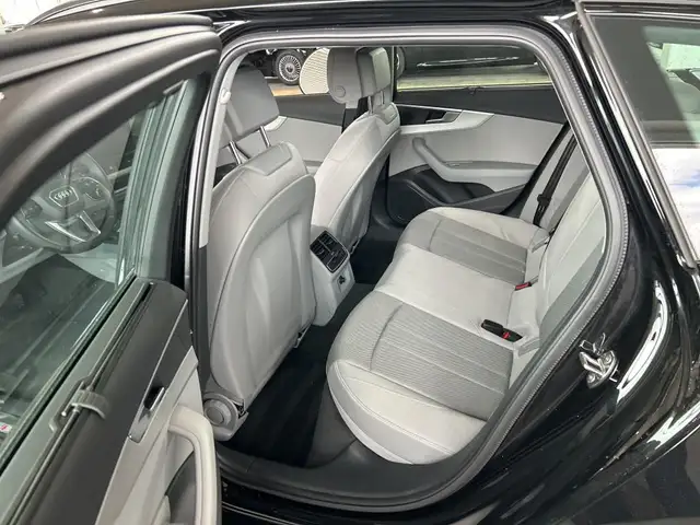 Audi A4 view 11