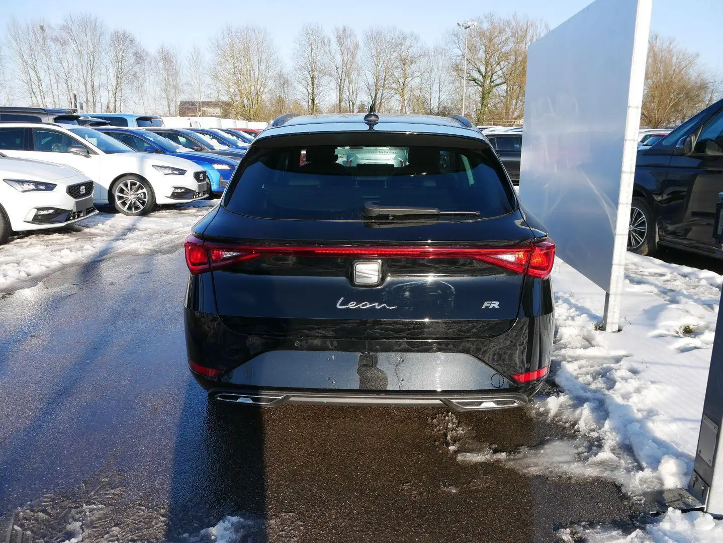 SEAT Leon Sportstourer FR 1.5 eTSI Kombi DSG*AHK-SCHWENKB... Schwarz - 2