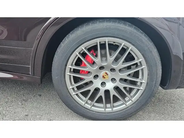 Porsche Cayenne view 19