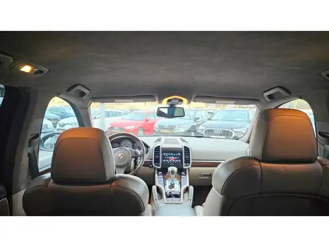 Porsche Cayenne view 22