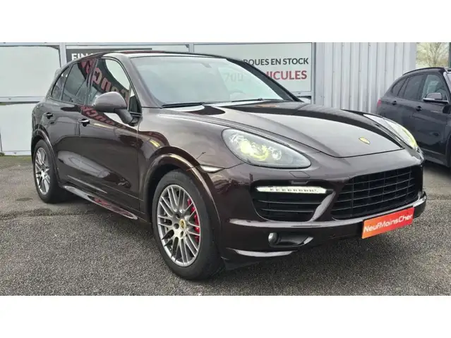 Porsche Cayenne GTS view 15