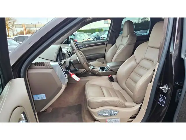 Porsche Cayenne GTS view 11