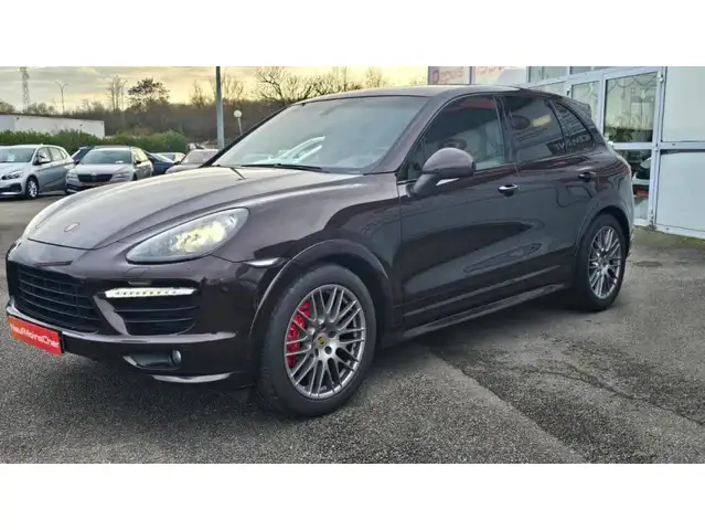 Porsche Cayenne GTS view 13