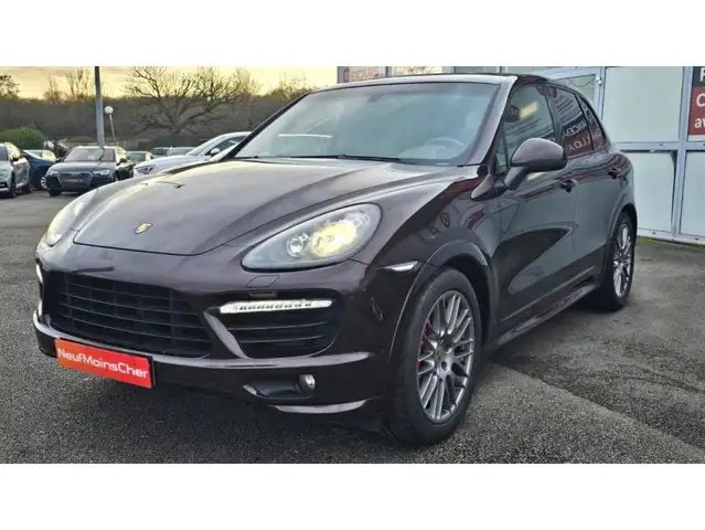 Porsche Cayenne GTS view 2
